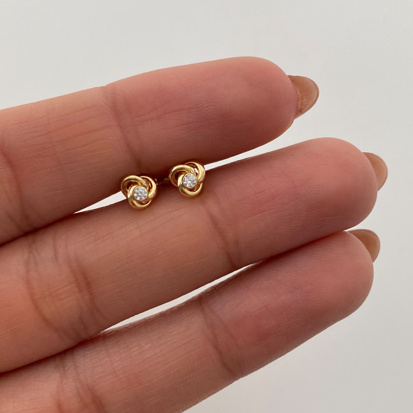 Topos Nudo Circon Oro amarillo 18k 0,9 Gr / 5,2 mm