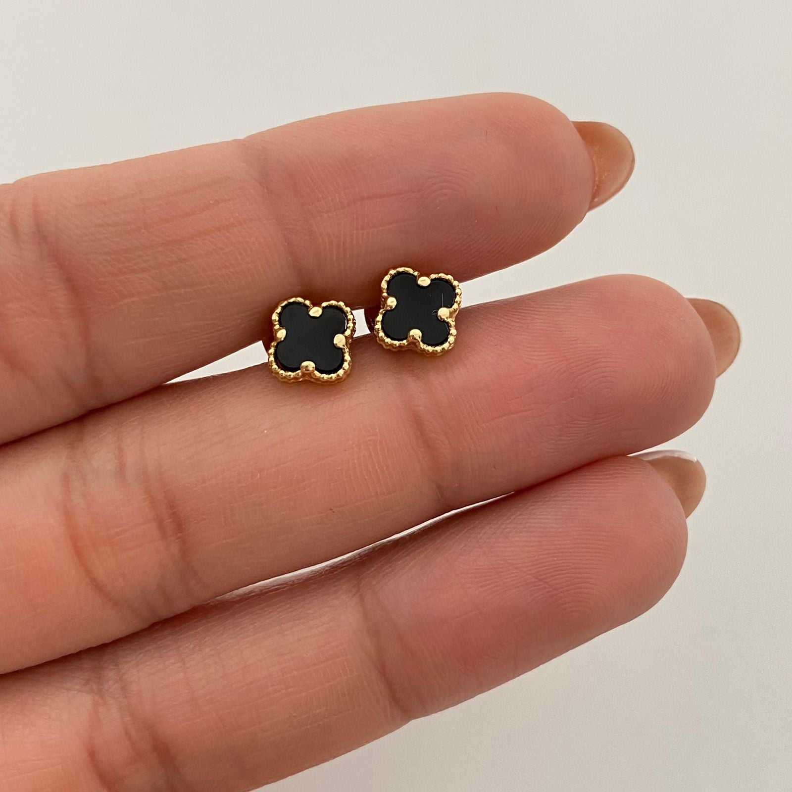 Topos trebol negro  Oro amarillo 18k 1,5 Gr / 6,1 mm