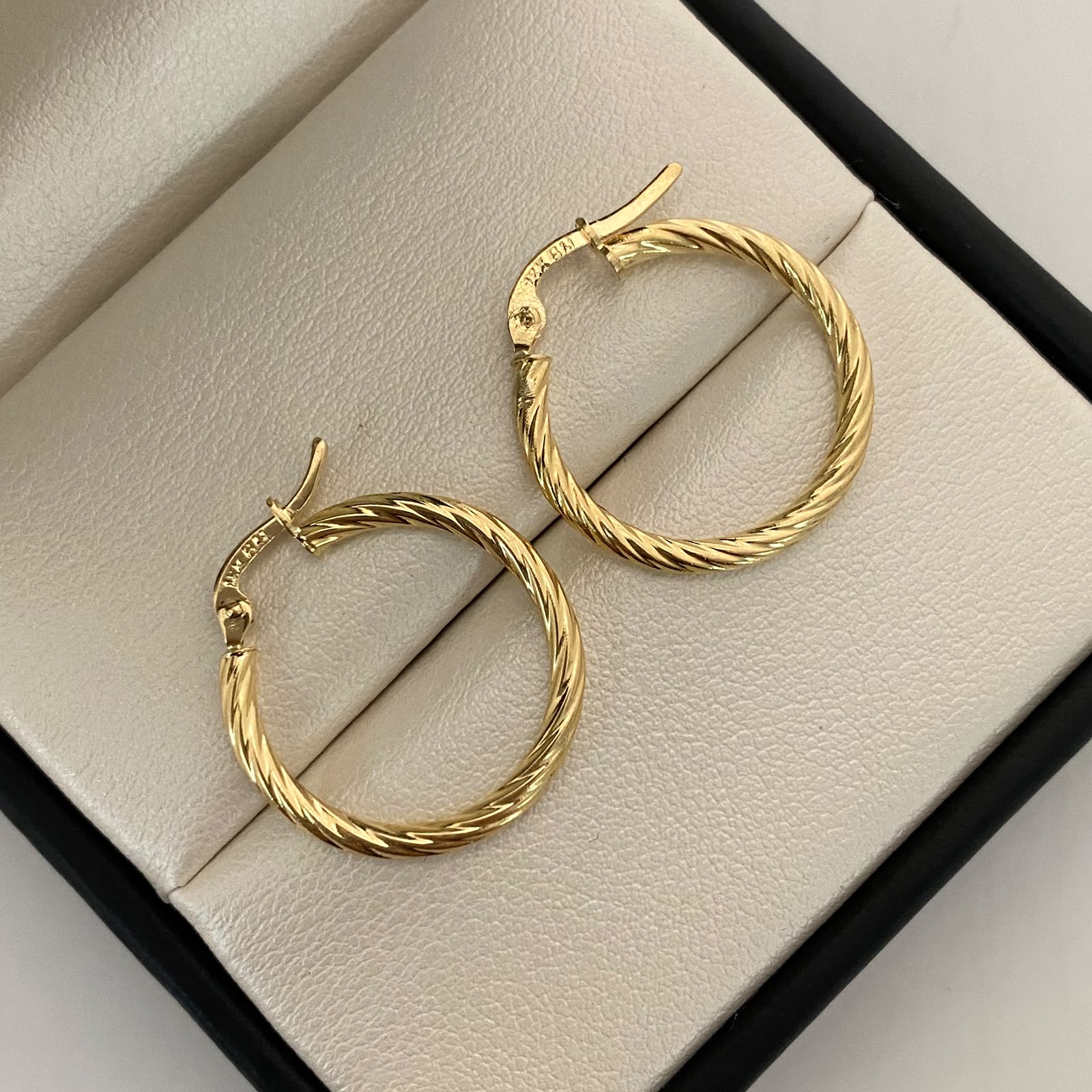 Candonga Entorchada Oro amarillo 18k 1,7 Gr / 2,4 Cm