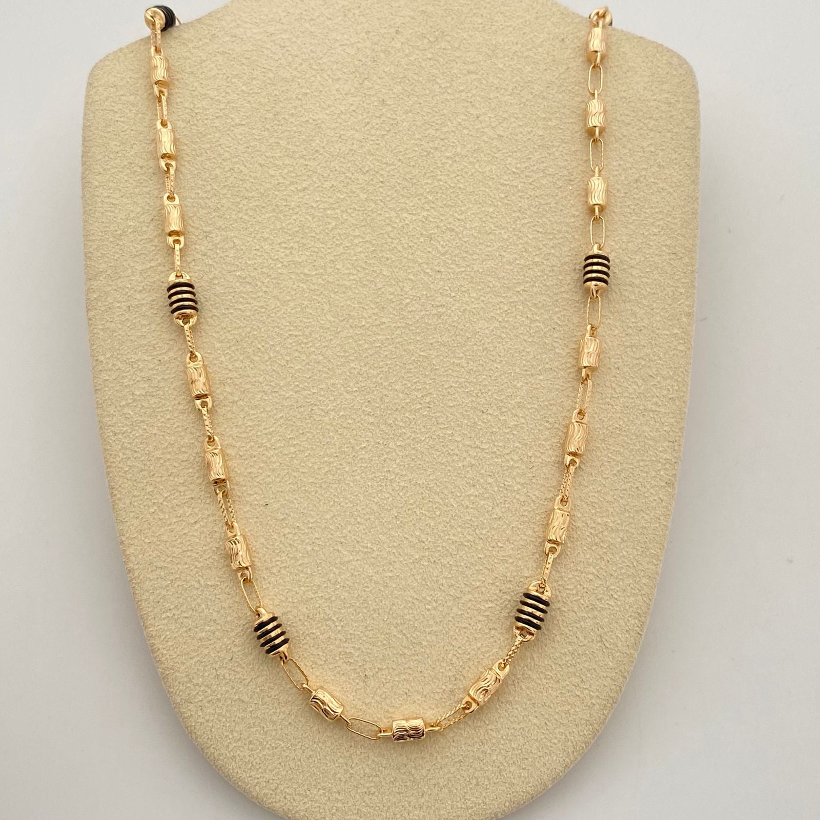 Cadena rustica con barriles diamantados y cauchos negros  Oro amarillo 18k 12,75 Gr / 4,4 mm / 60 Cm Broche 0,60