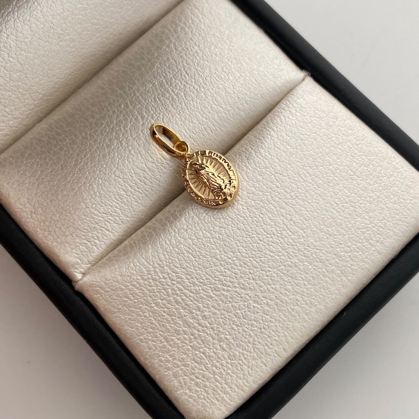 Dije Virgen de Guadalupe Oro amarillo 18k 0,35 Gr / 6,9 mm / 1,5 Cm
