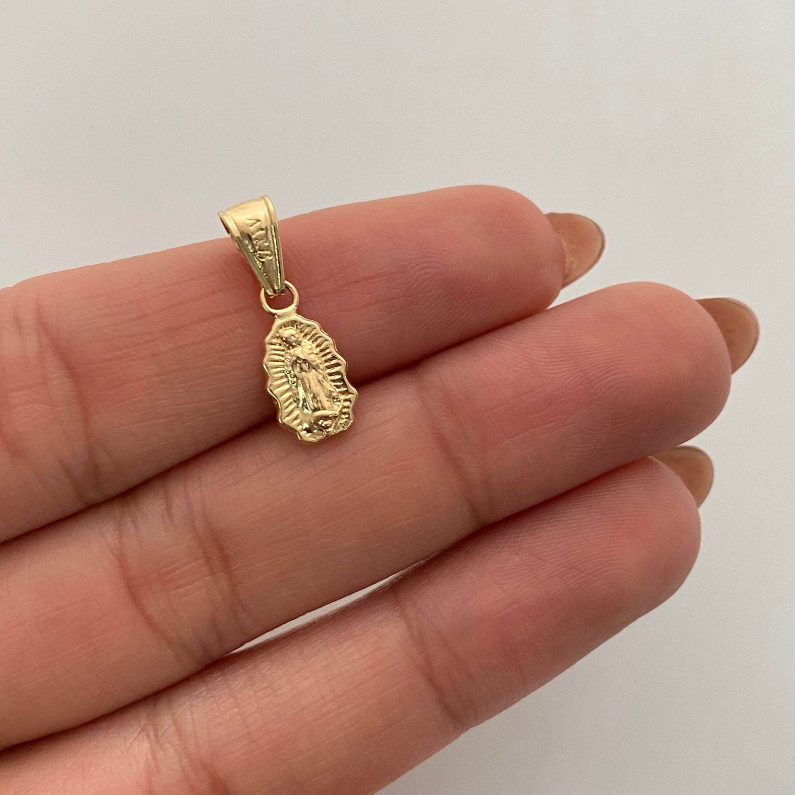 Dije Virgen de Guadalupe Oro amarillo 18k 0,5 Gr / 6,6 mm / 1,8 Cm