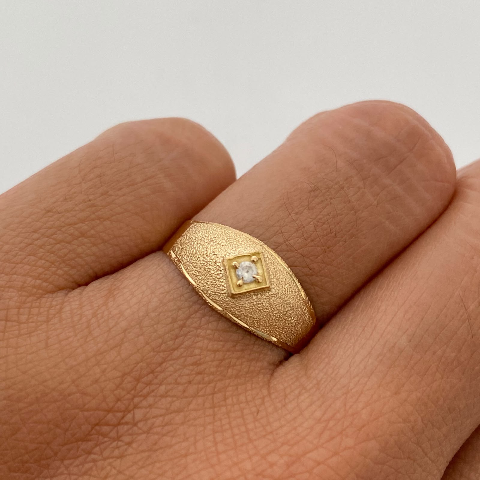 Anillo Troquel Circon Blanco Oro amarillo 18k / Talla 7 / 1,55 Gr / 3,3 mm