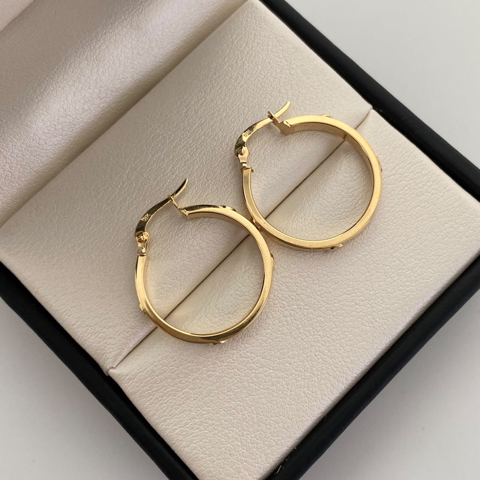 Candonga Lisa Sello Oro amarillo 18k 2,25 Gr / 2,4 Cm