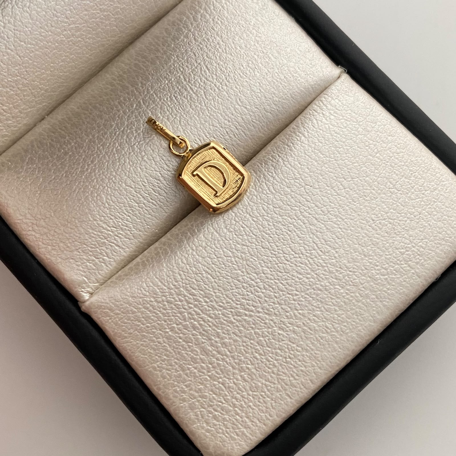 Dije Placa D Oro amarillo 18k 0,35 Gr / 7 mm / 1,5 Cm