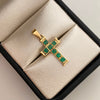 Dije Cruz 0.59 Puntos de Esmeralda Oro amarillo 18k 2 Gr / 13,2 mm / 2,8 Cm