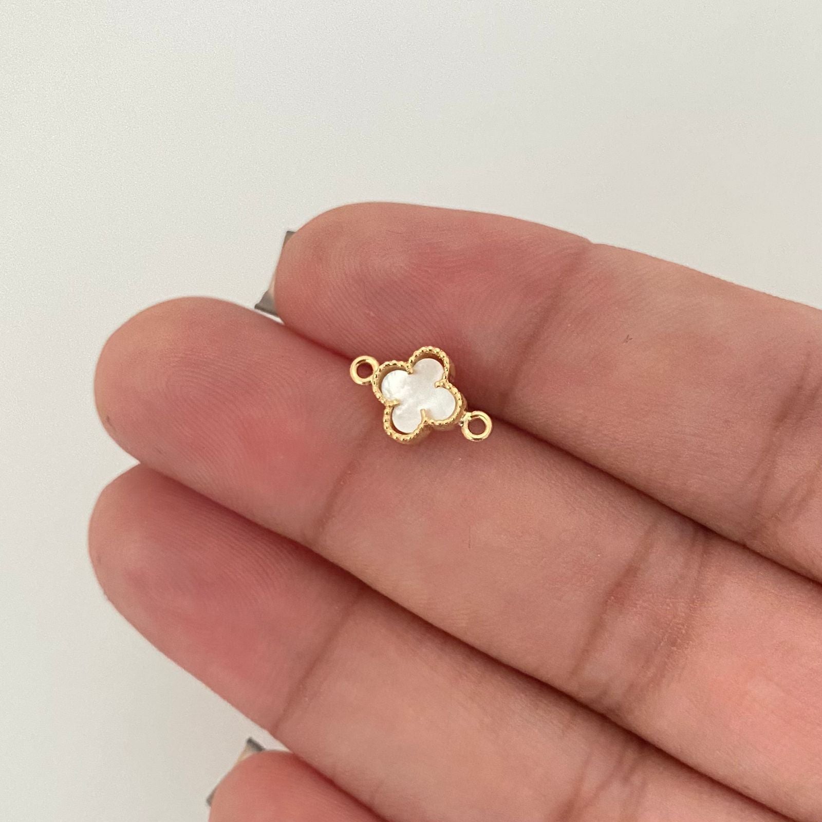 Herraje trebol fondo blanco Oro amarillo 18k 0,55 Gr / 1,3 Cm