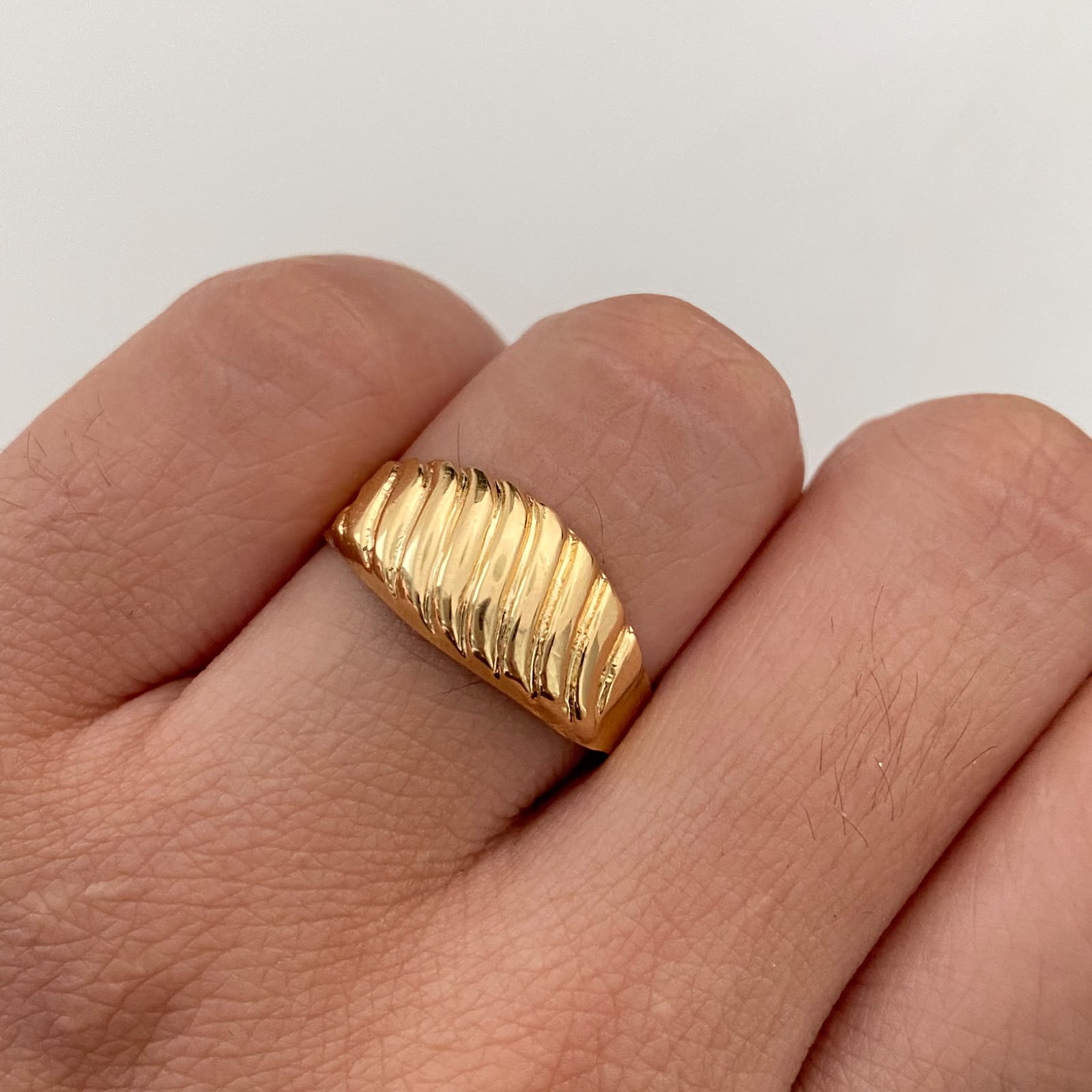 Anillo Ondas Oro amarillo 18k / Talla 8 / 1,75 Gr / 3,9 mm