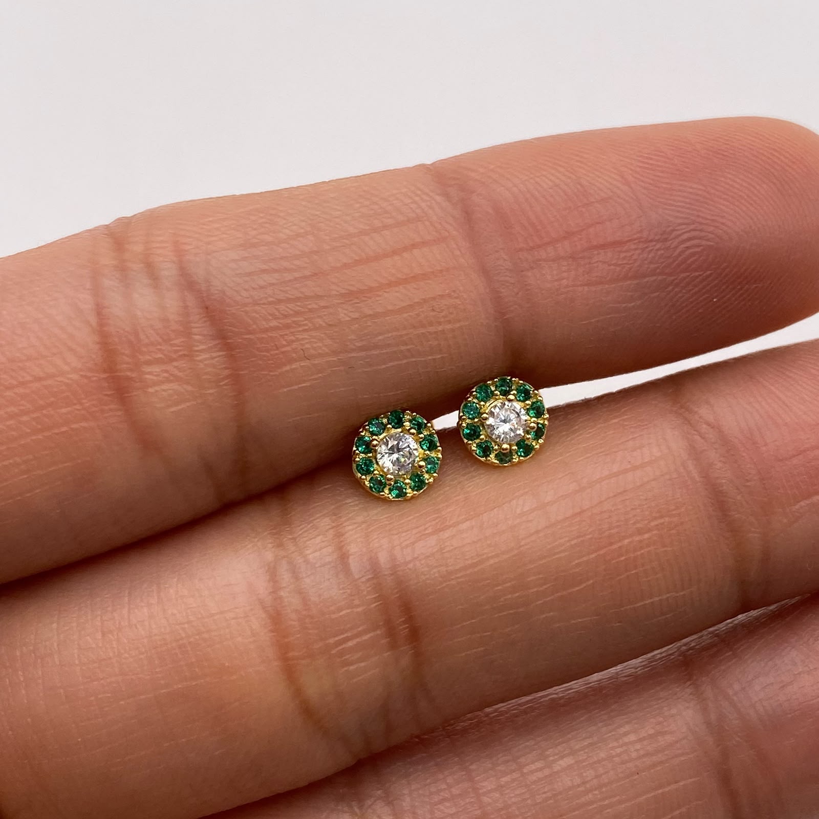 Topos Ciculo borde verde centro blanco Oro amarillo 18k 0,75 Gr / 5,4 mm