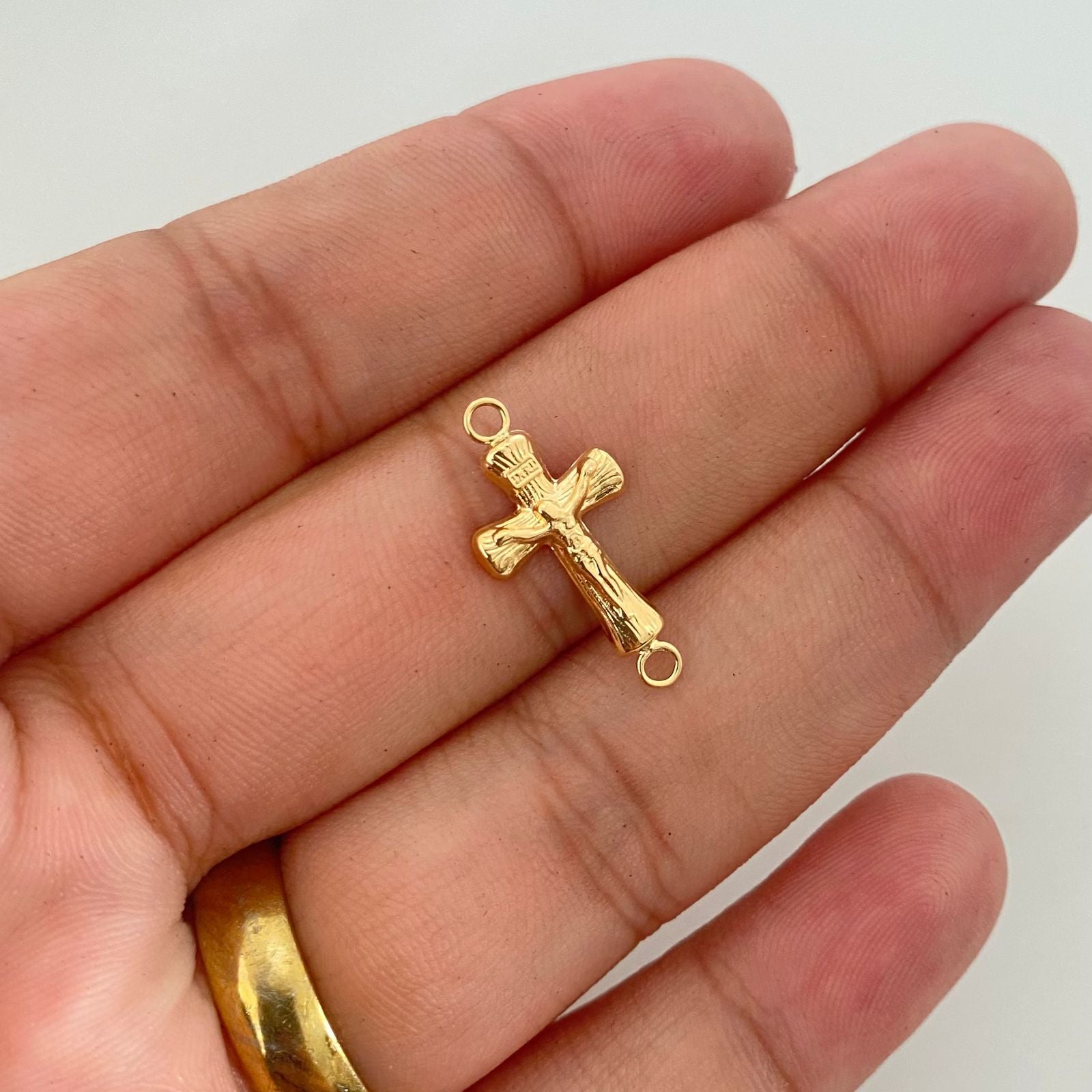 Herraje cruz cristo fondo diamantado Oro amarillo 18k 0,50 Gr / 2,0 Cm