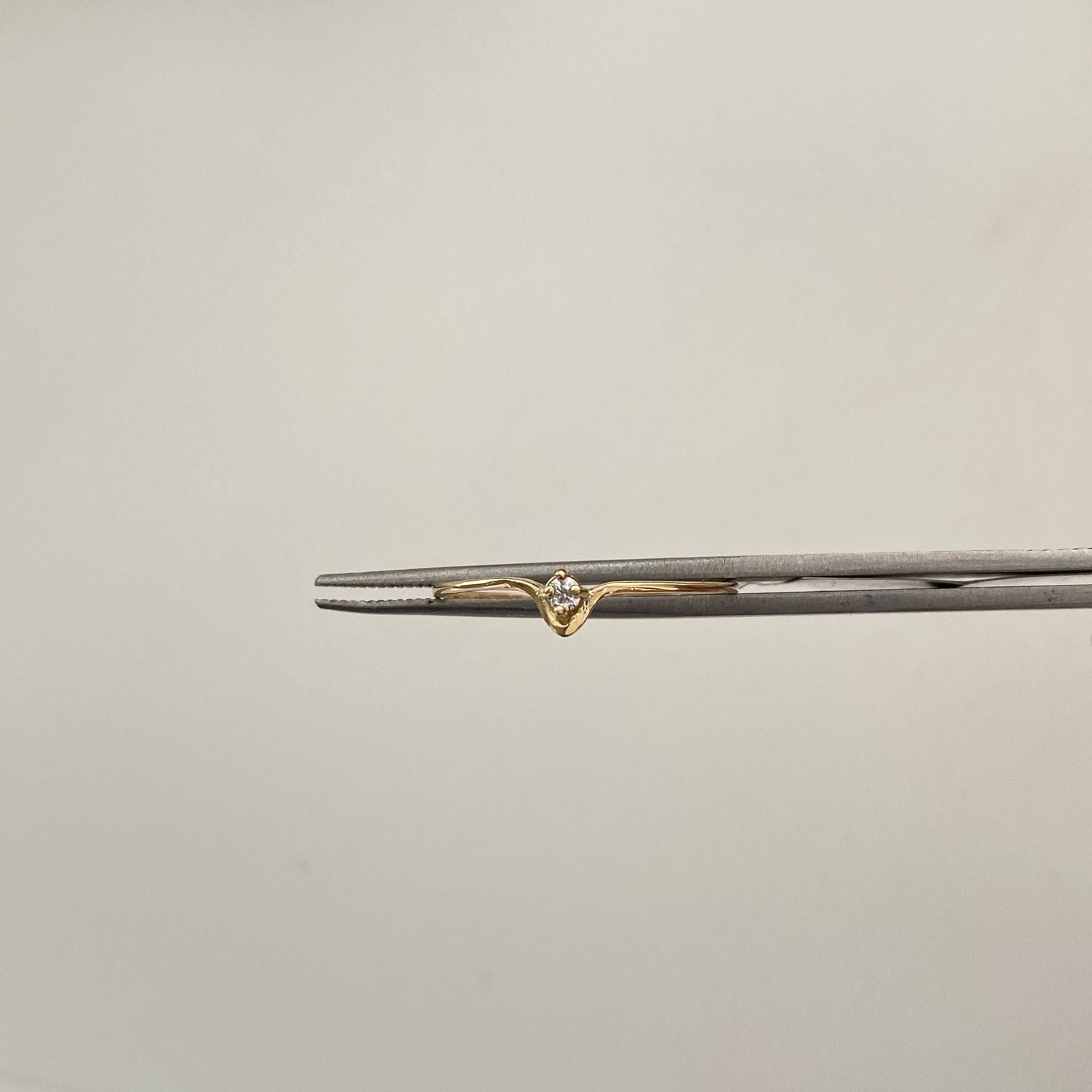 Anillo Solitario Oro amarillo 18k / Talla 8 1/4 / 0,55 Gr / 0,7 mm