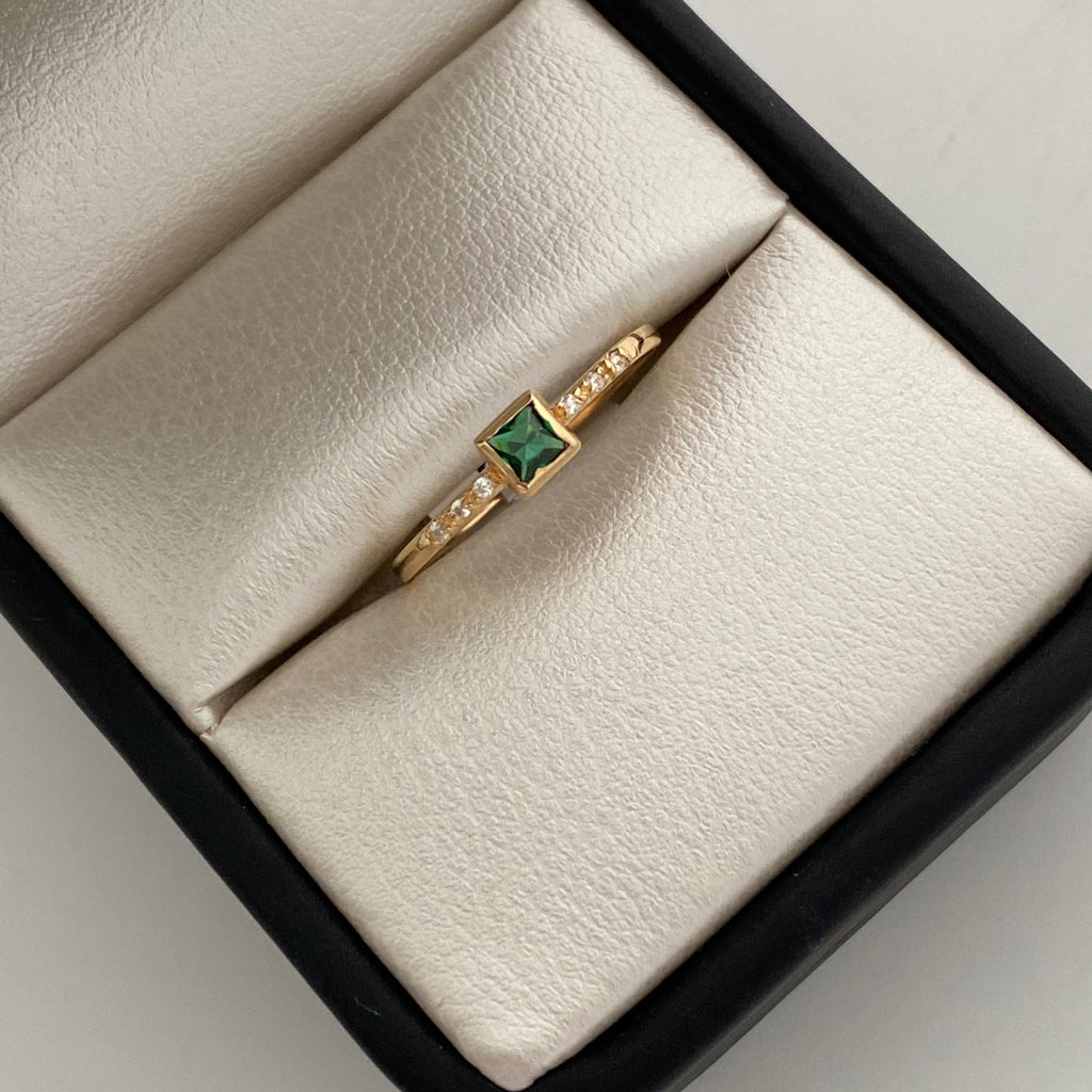 Anillo Circon Cuadrado Verde Oro amarillo 18k / Talla 7 / 1,2 Gr / 1,3 mm