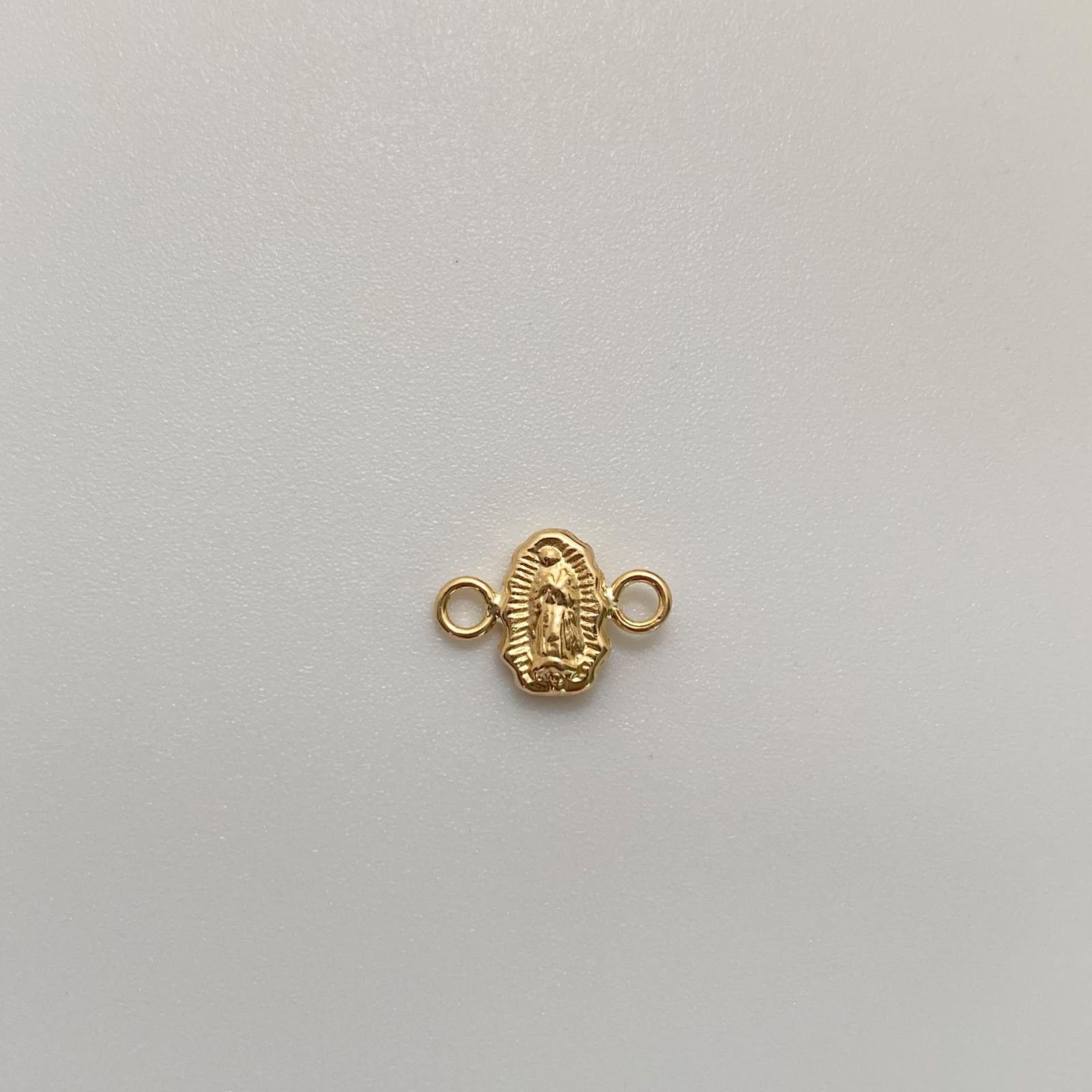 Herraje Virgen de Guadalupe Silueta Oro amarillo 18k 0,3 Gr / 1,1 Cm