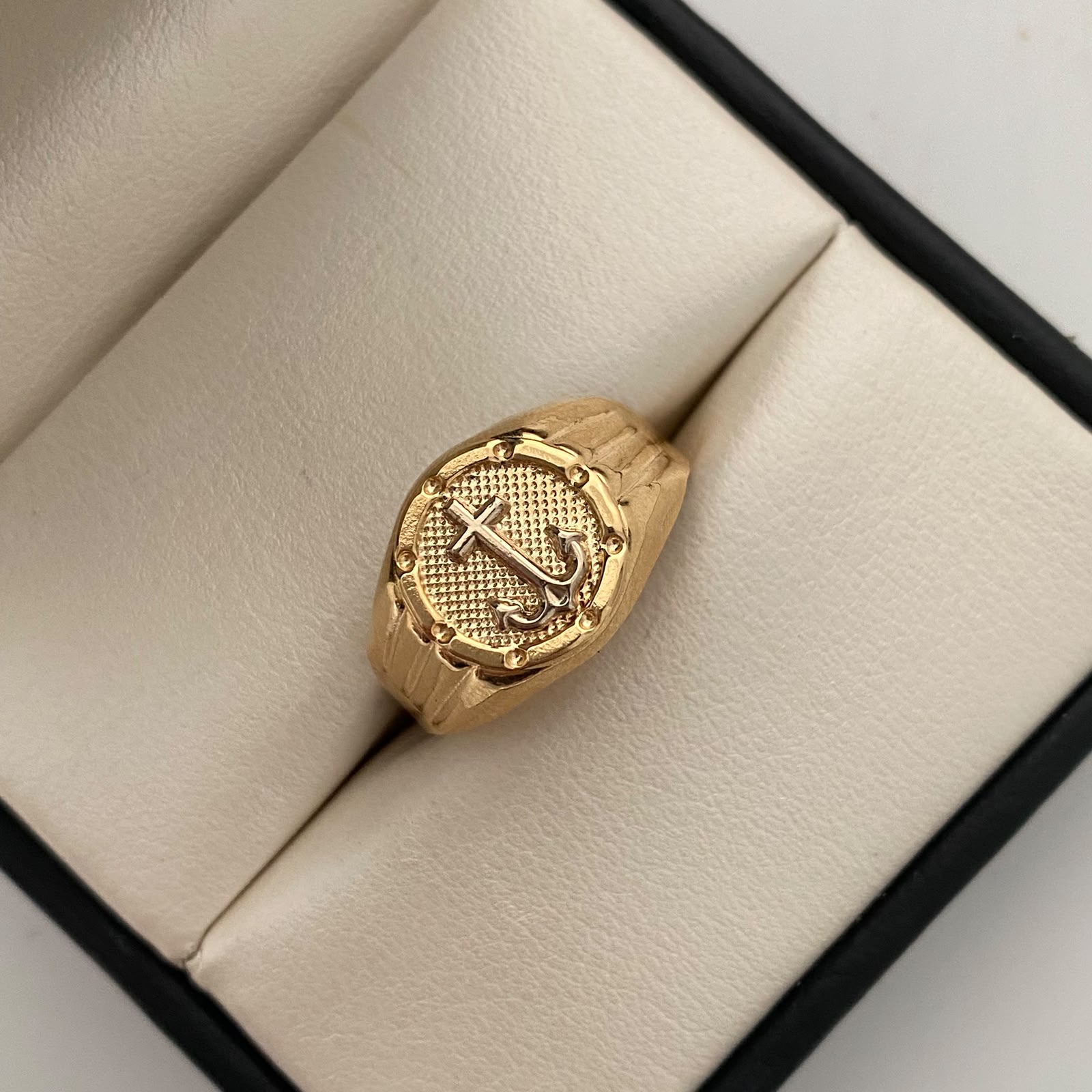 Anillo Ancla Oro amarillo y Oro blanco 18k / Talla 11 1/4 / 3,05 Gr / 4,3 mm
