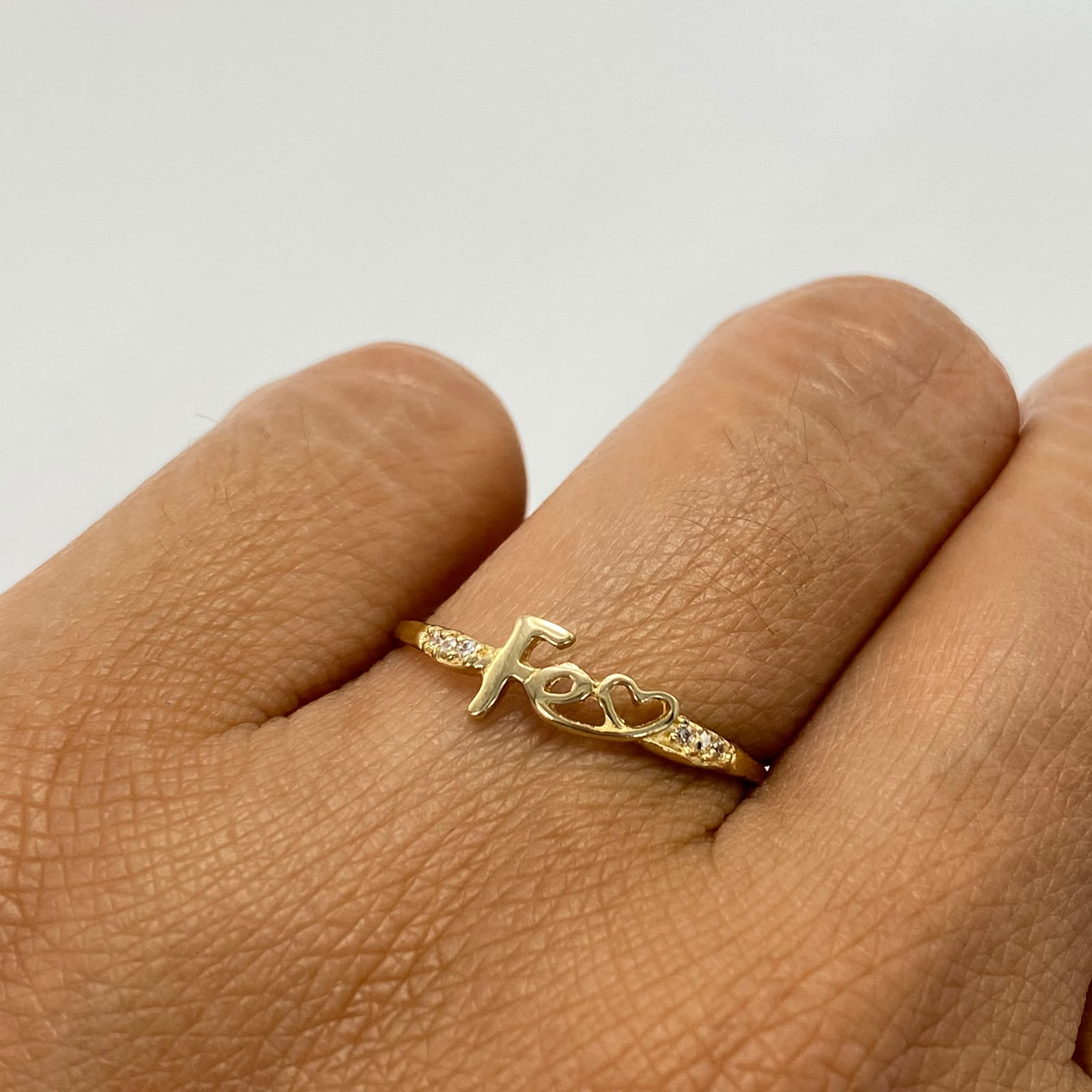 Anillo Fe circonesc orazon silueta Oro amarillo 18k / Talla 6 / 0,95 Gr / 1 mm