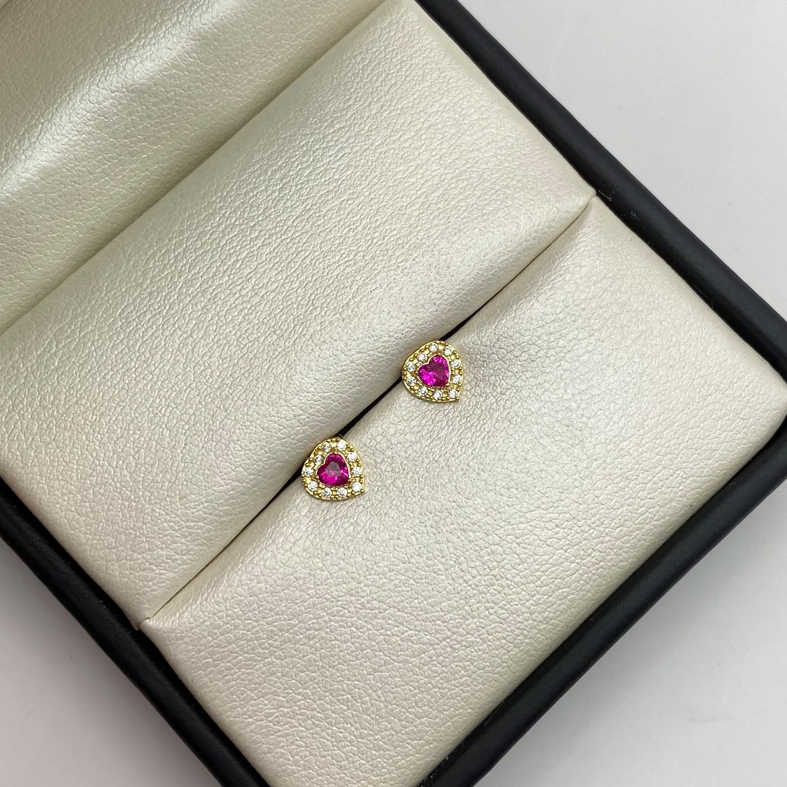 Topos Corazon circones fucsias y blancos Oro amarillo 18k 0,9 Gr / 6,1 mm