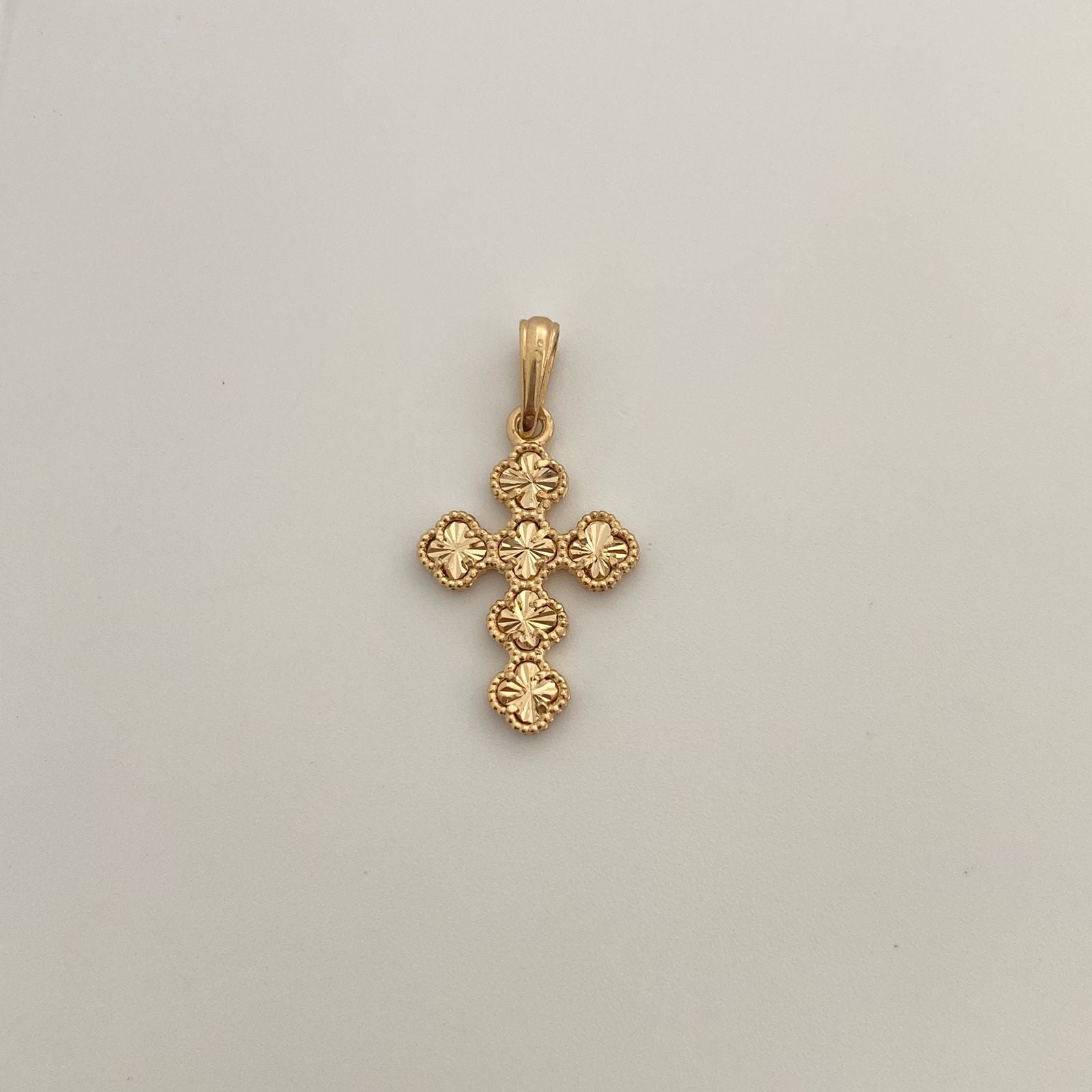 Dije Cruz trebol diamantado Oro amarillo 18k +1 / 2,35 Gr / 15,9 mm / 3 Cm