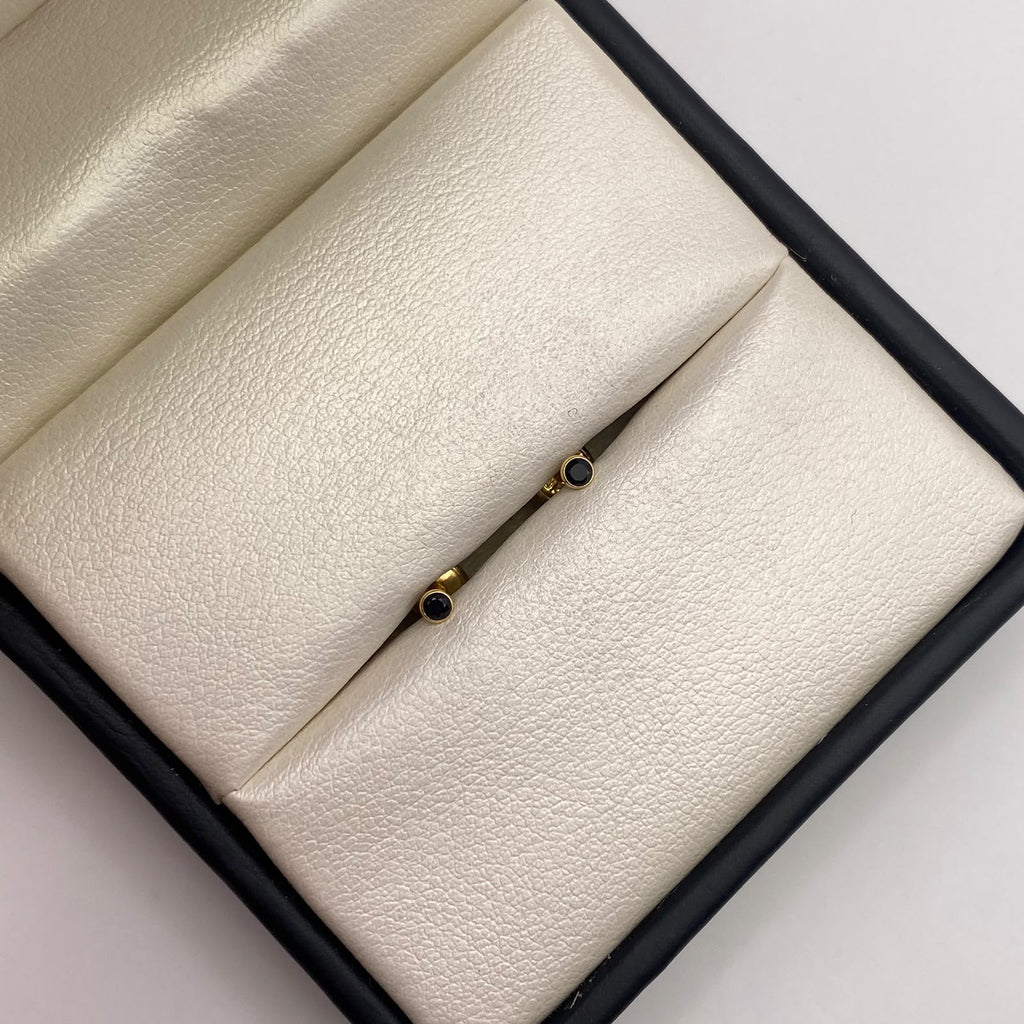 Topos Circones negros Oro amarillo 18k 0,4 Gr / 2,5 mm