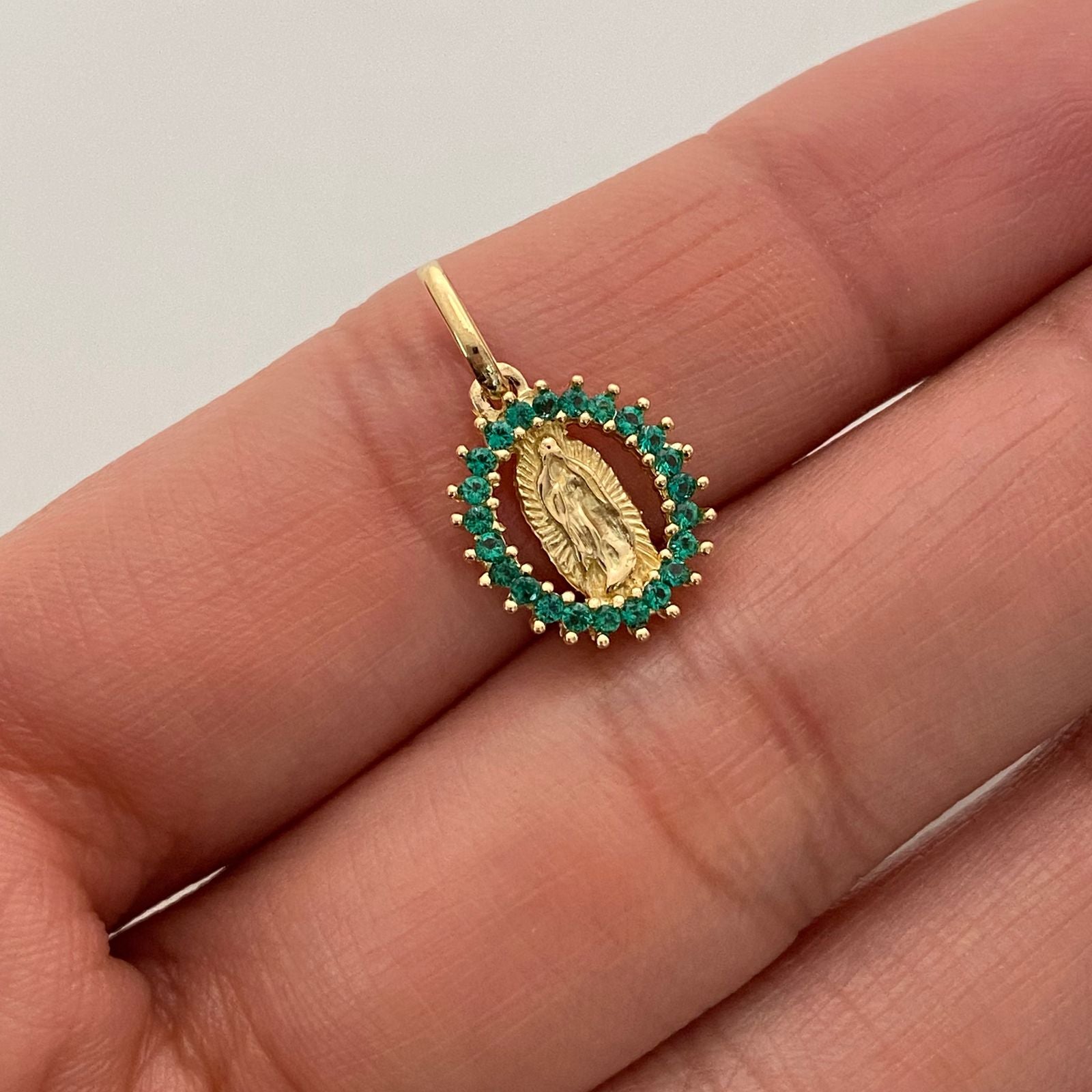 Dije Virgen de Guadalupe Casting Verde Oro amarillo 18k 1,25 Gr / 10,8 mm / 1,8 Cm