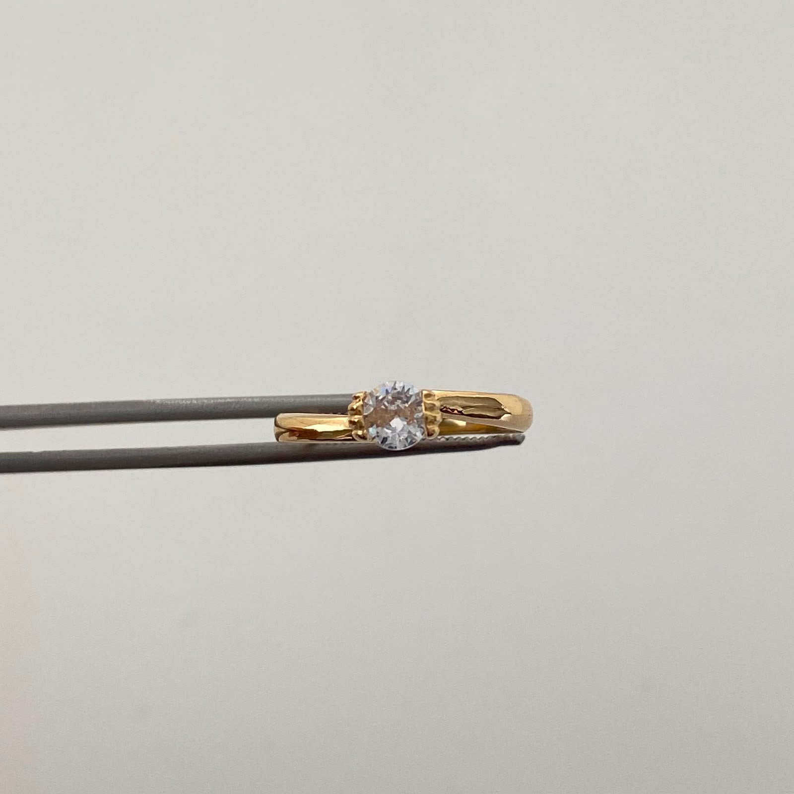 Anillo Solitario Oro amarillo 18k / Talla 6 / 1,7 Gr / 2,1 mm