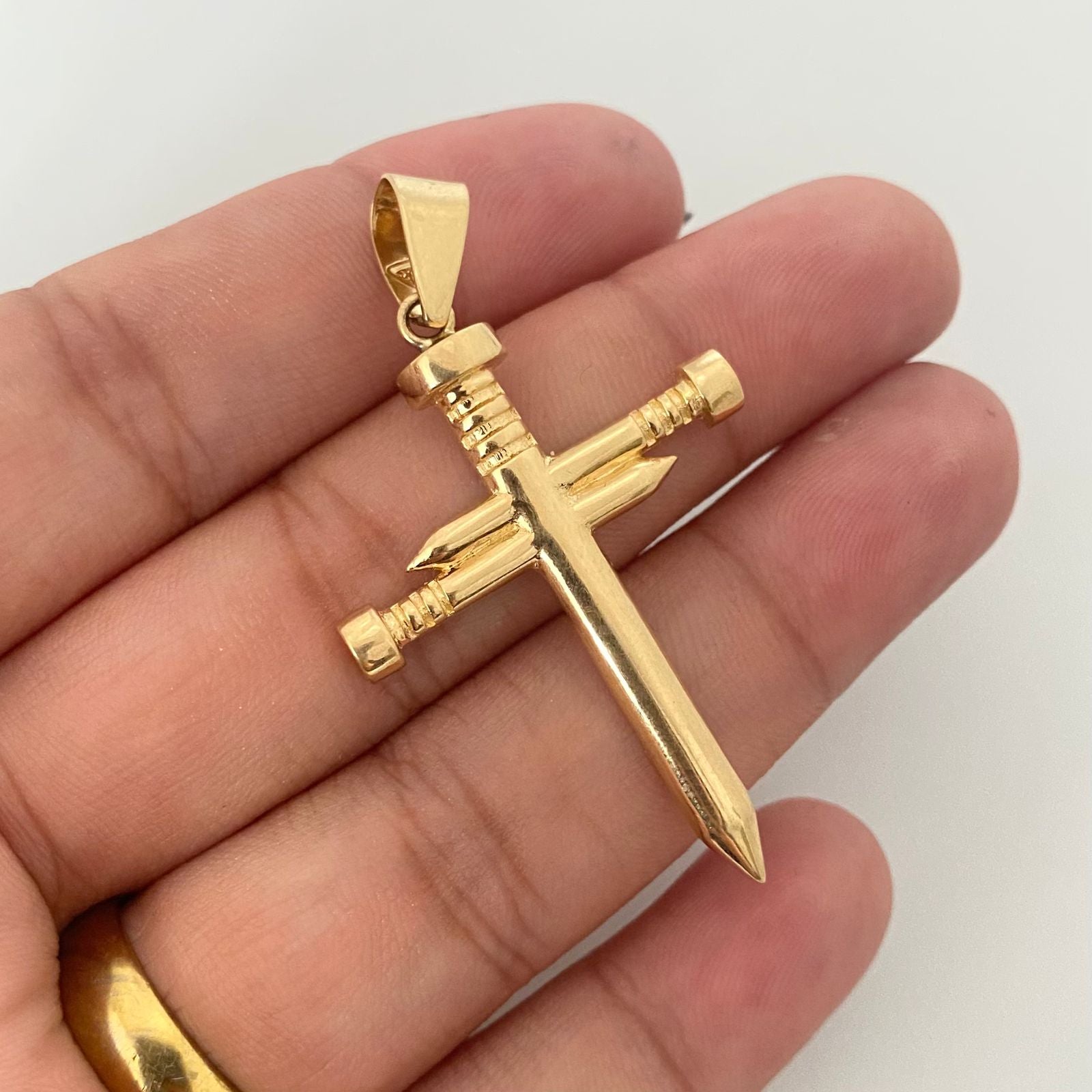 Dije cruz clavo lisa  Oro amarillo 18k 3,95 Gr / 5,0 Cm