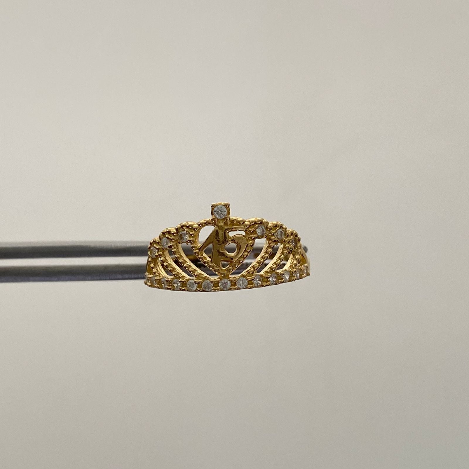 Anillo 15 Corona Circones Blancos Oro amarillo 18k / Talla 8 / 2,3 Gr