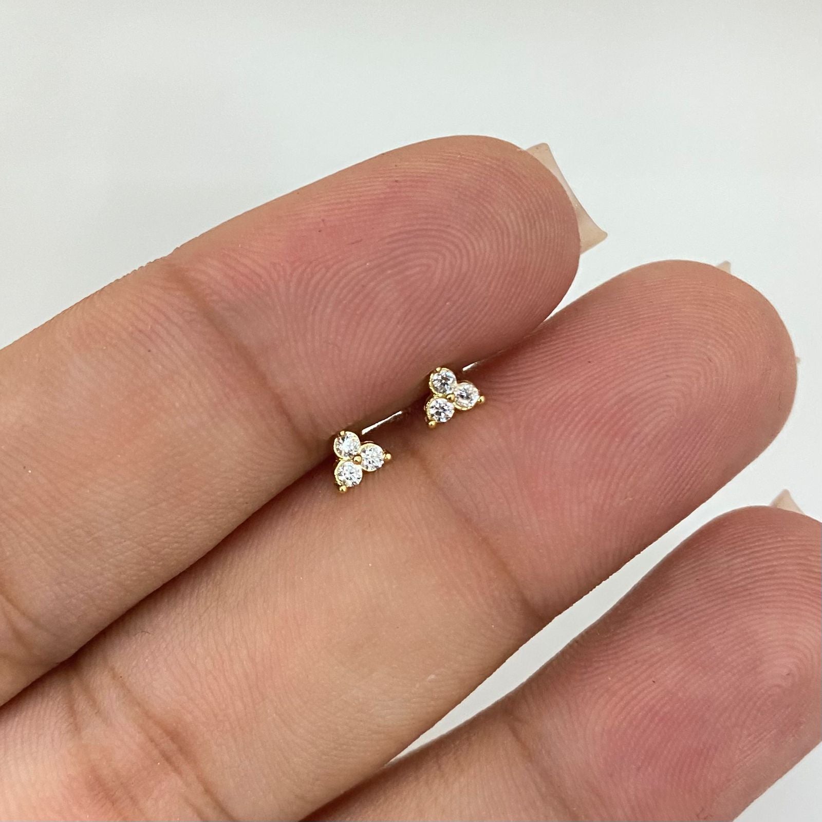 Topos trio circon Oro amarillo 18k 0,55 Gr / 3,8 mm