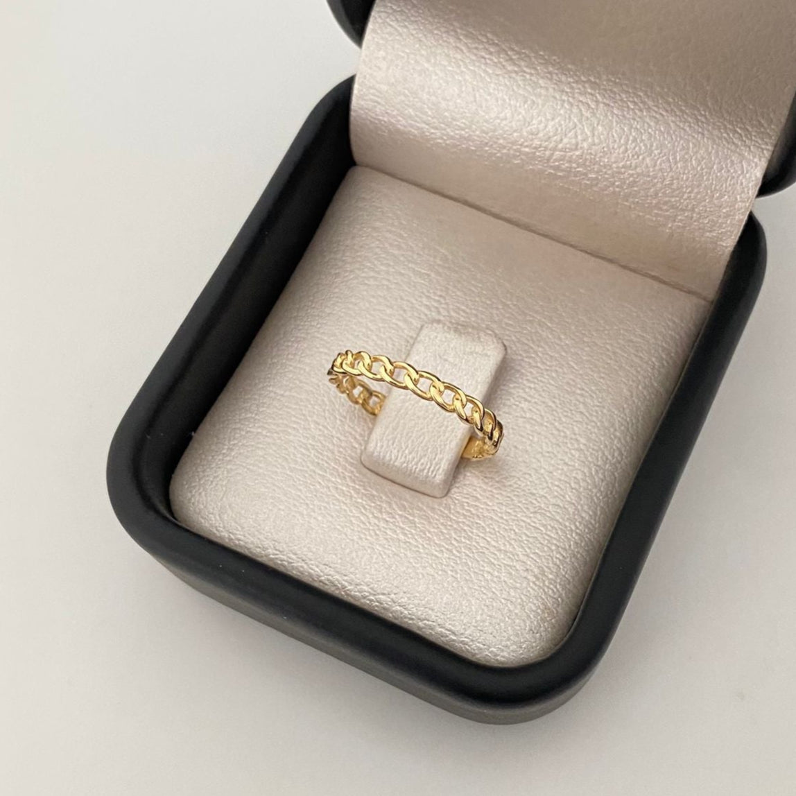 Anillo cubano Oro amarillo 18k / Talla 7 1/4 / 1,30 Gr
