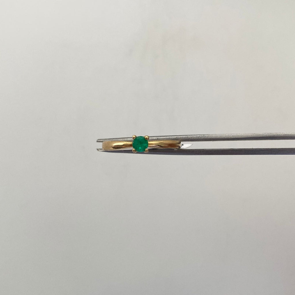Anillo Solitrio Esmeralda Oro amarillo 18k / Talla 6 / 1,05 Gr / 1,7 mm