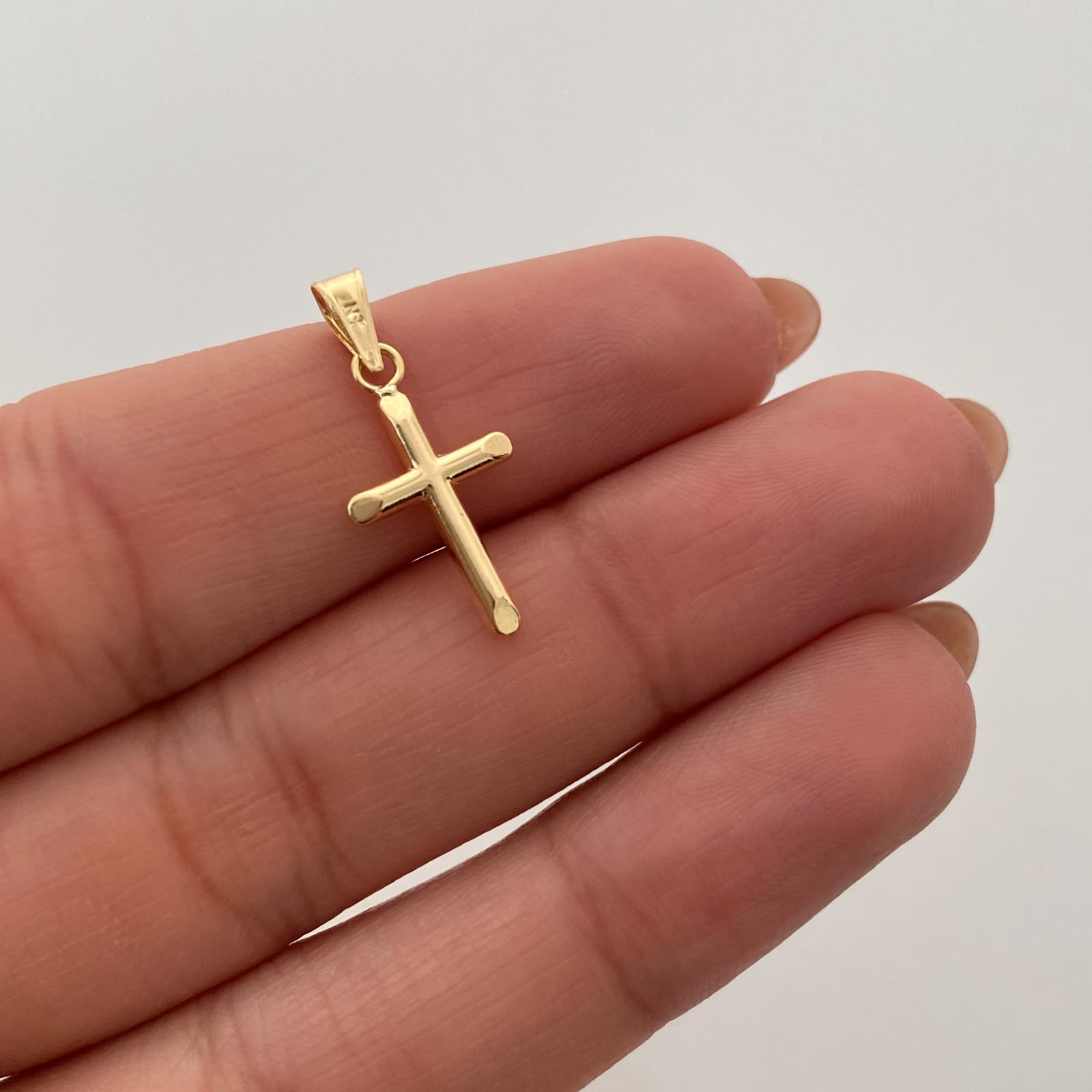 Dije Cruz Tubular Oro amarillo 18k 0,4 Gr / 9,9 mm / 2,1 Cm