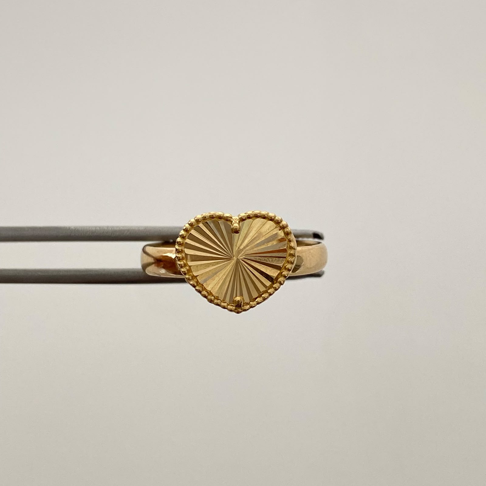 Anillo Corazon Diamantado Oro amarillo 18k / Talla 7 / 2 Gr / 3,1 mm