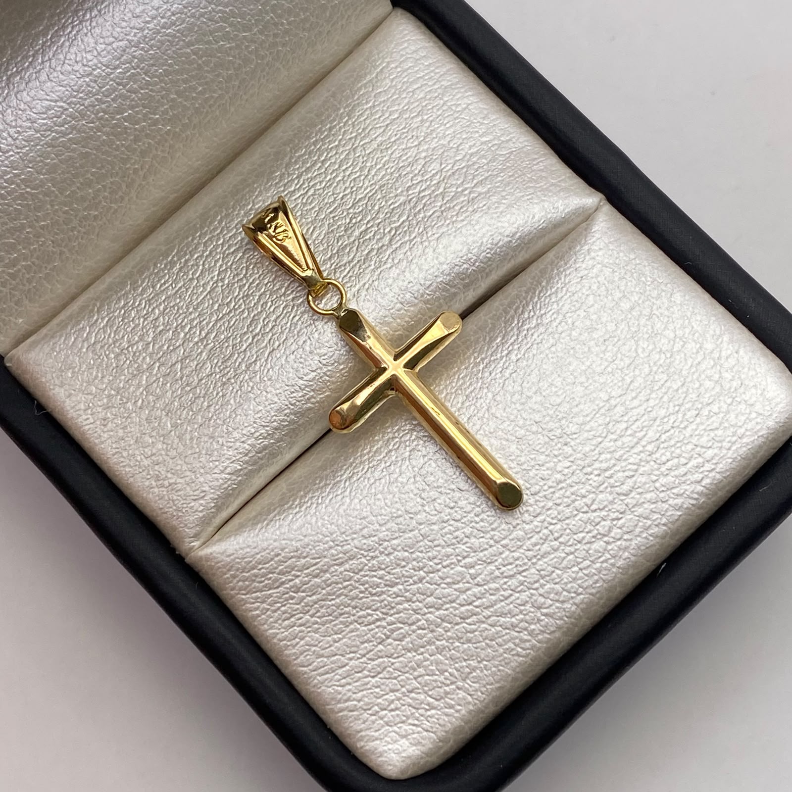 Dije Cruz tubular Oro amarillo 18k 0,65 Gr / 12,9 mm / 3 Cm