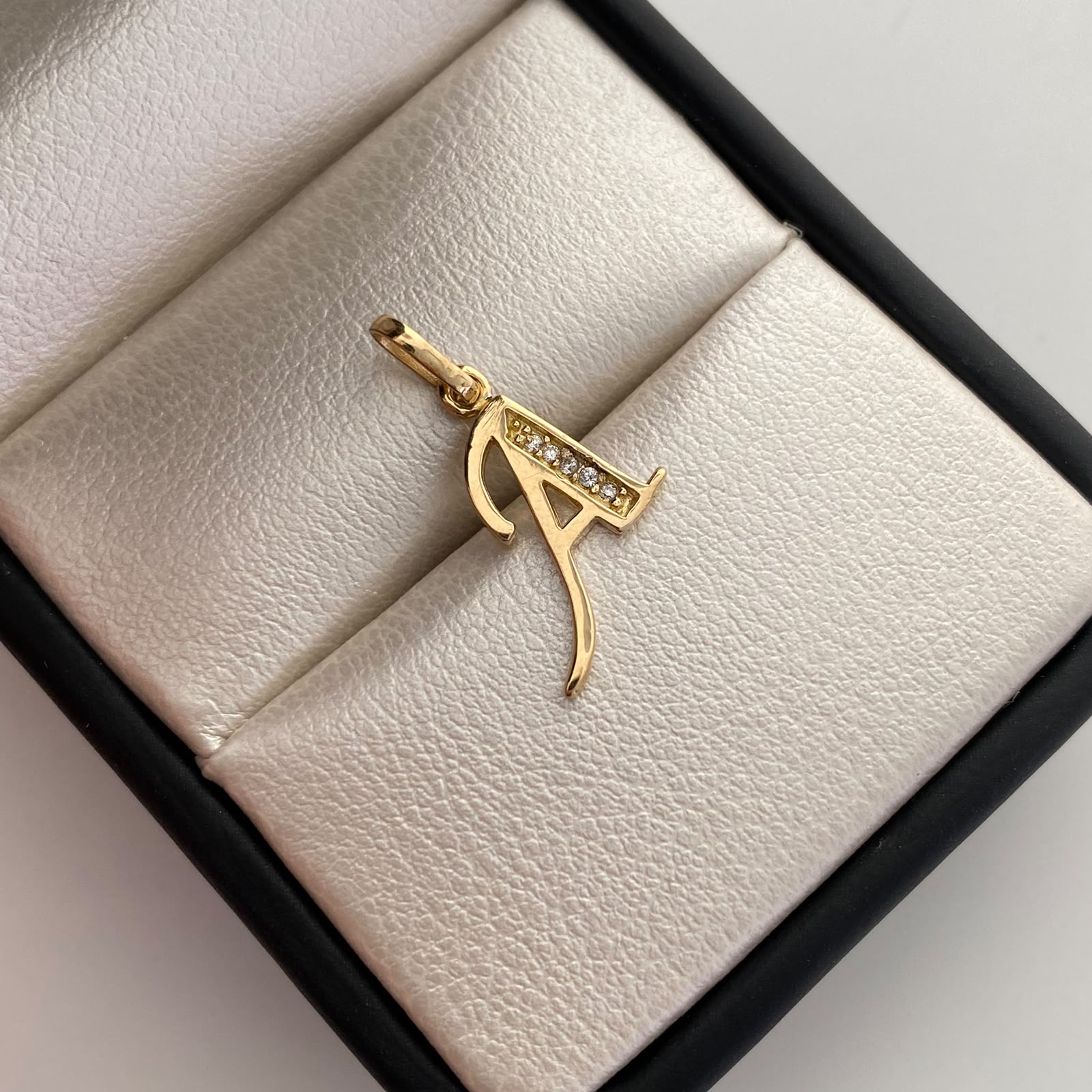 Dije Letra A Casting Oro amarillo 18k 0,95 Gr / 13 mm / 2 Cm