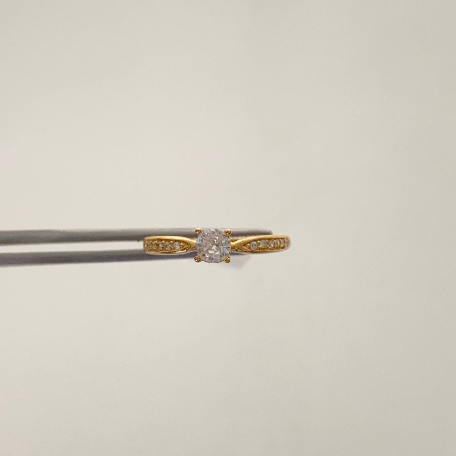Anillo Solitario Oro amarillo 18k / Talla 6 / 1,35 Gr / 2,2 mm