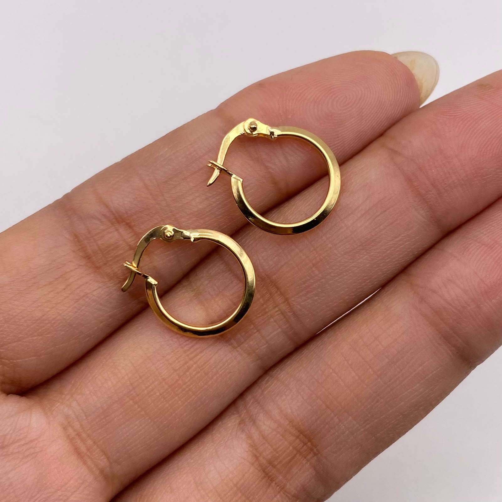 Candonga lisa Oro amarillo 18k 0,75 Gr / 1,5 Cm