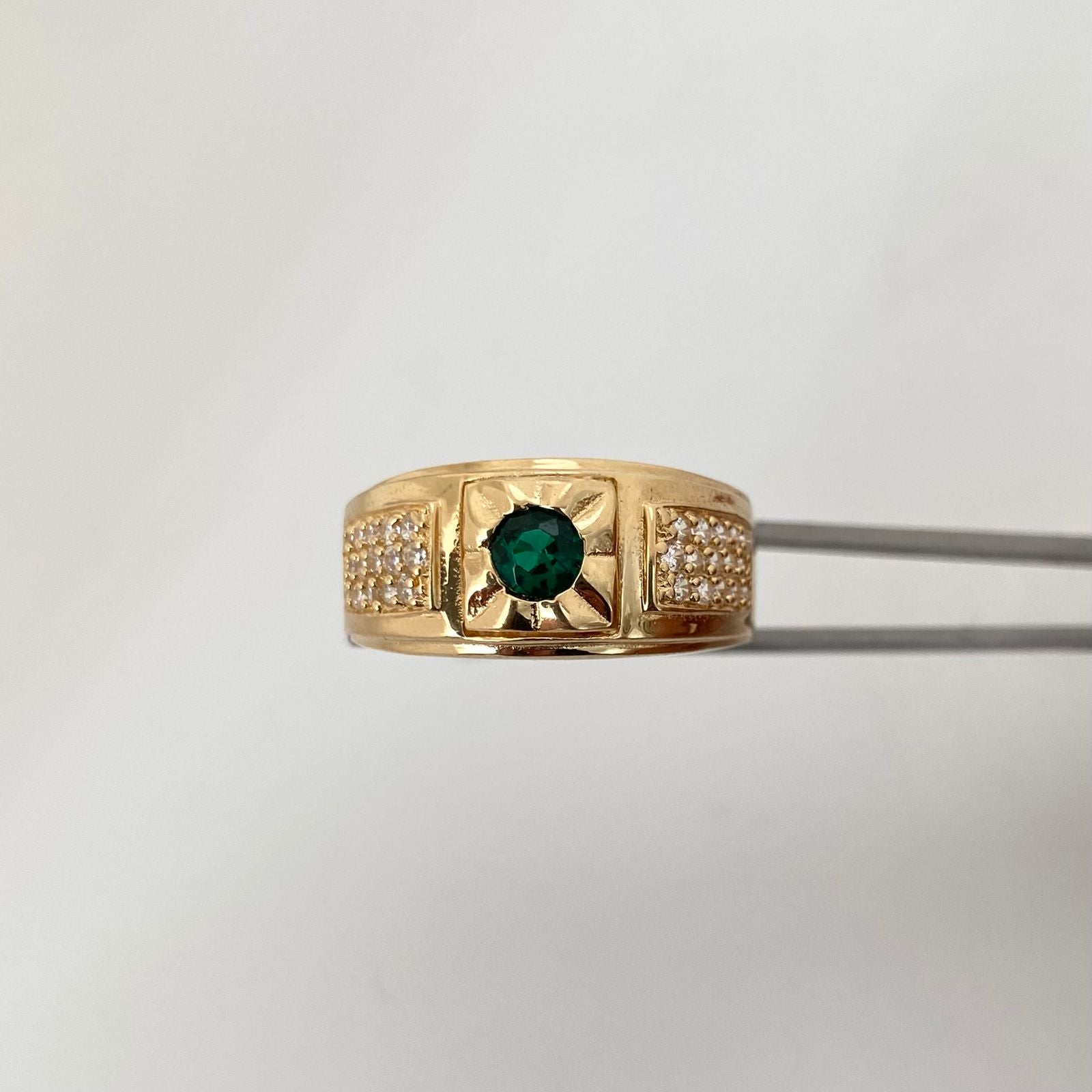 Anillo entro diamantado casting Oro amarillo 18k / Talla 10 1/2 / 7,0 Gr