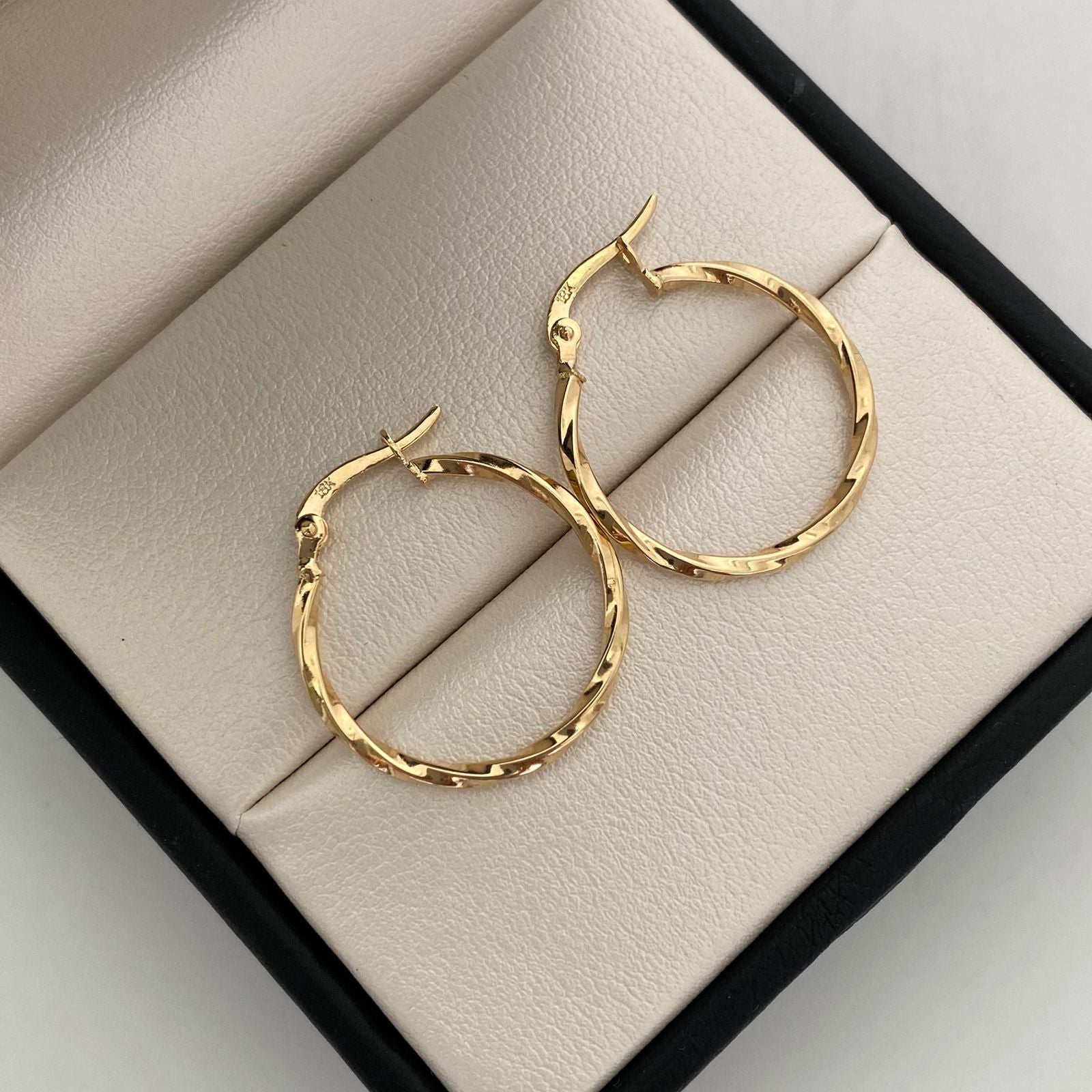 Candonga Entorchada Oro amarillo 18k 1,1 Gr / 2,4 Cm