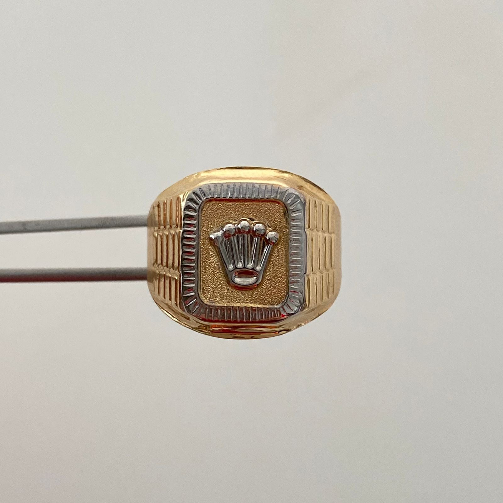 Anillo Troquel cuadrado corona rx Oro amarillo y Oro blanco 18k / Talla 11 / 3,75 Gr / 4,8 mm