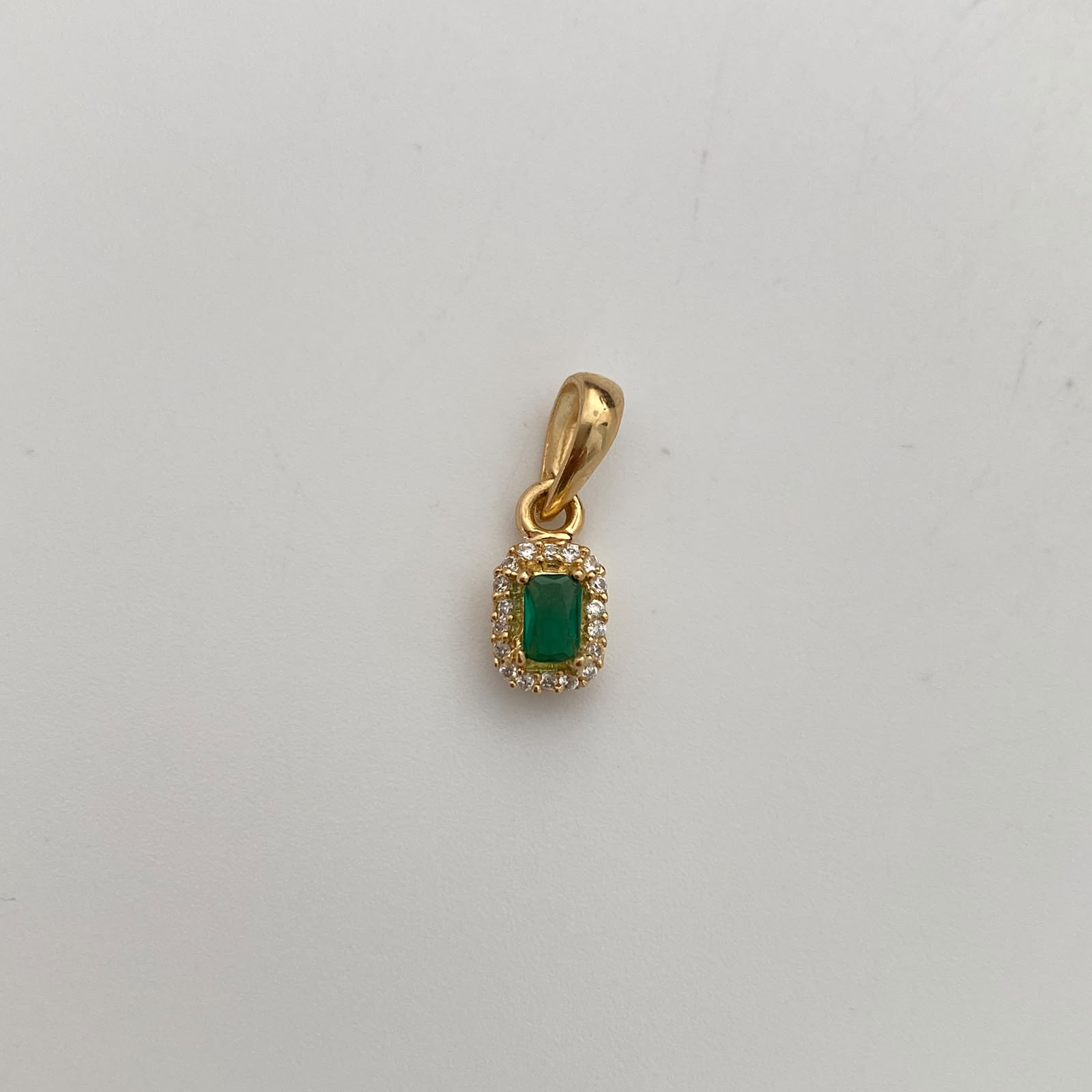 Dije Casting Oro amarillo 18k 1,05 Gr / 6,2 mm / 1,7 Cm