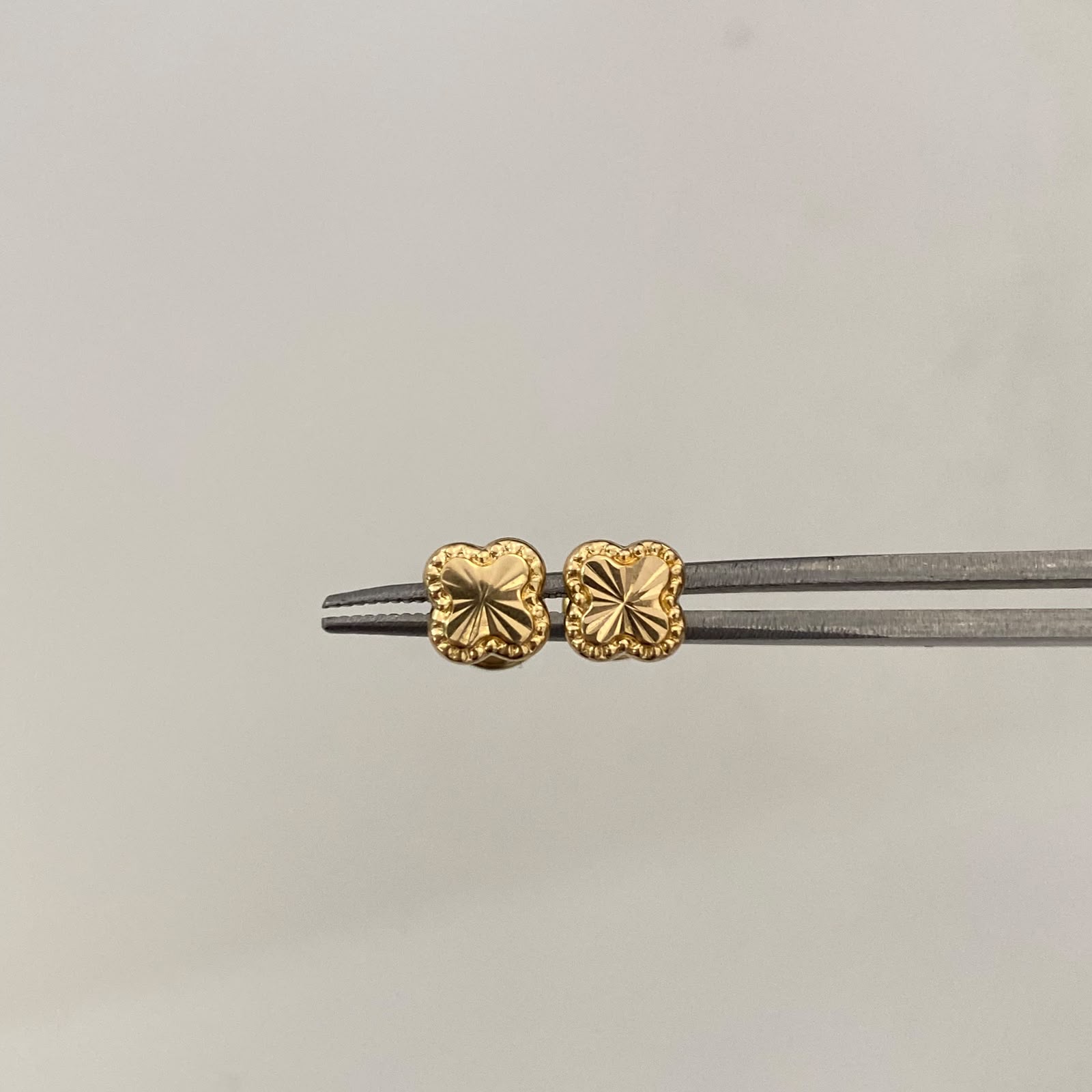 Topos Trebol Diamantado Oro amarillo 18k 0,6 Gr / 6 mm