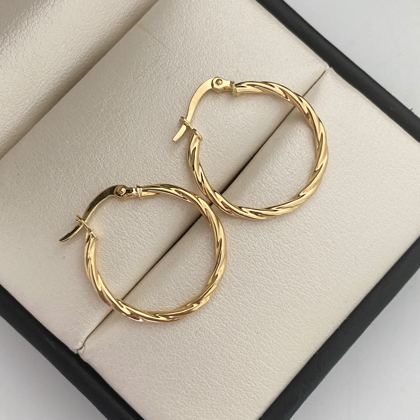 Candonga Entorchada Oro amarillo 18k 1,35 Gr / 2,5 Cm