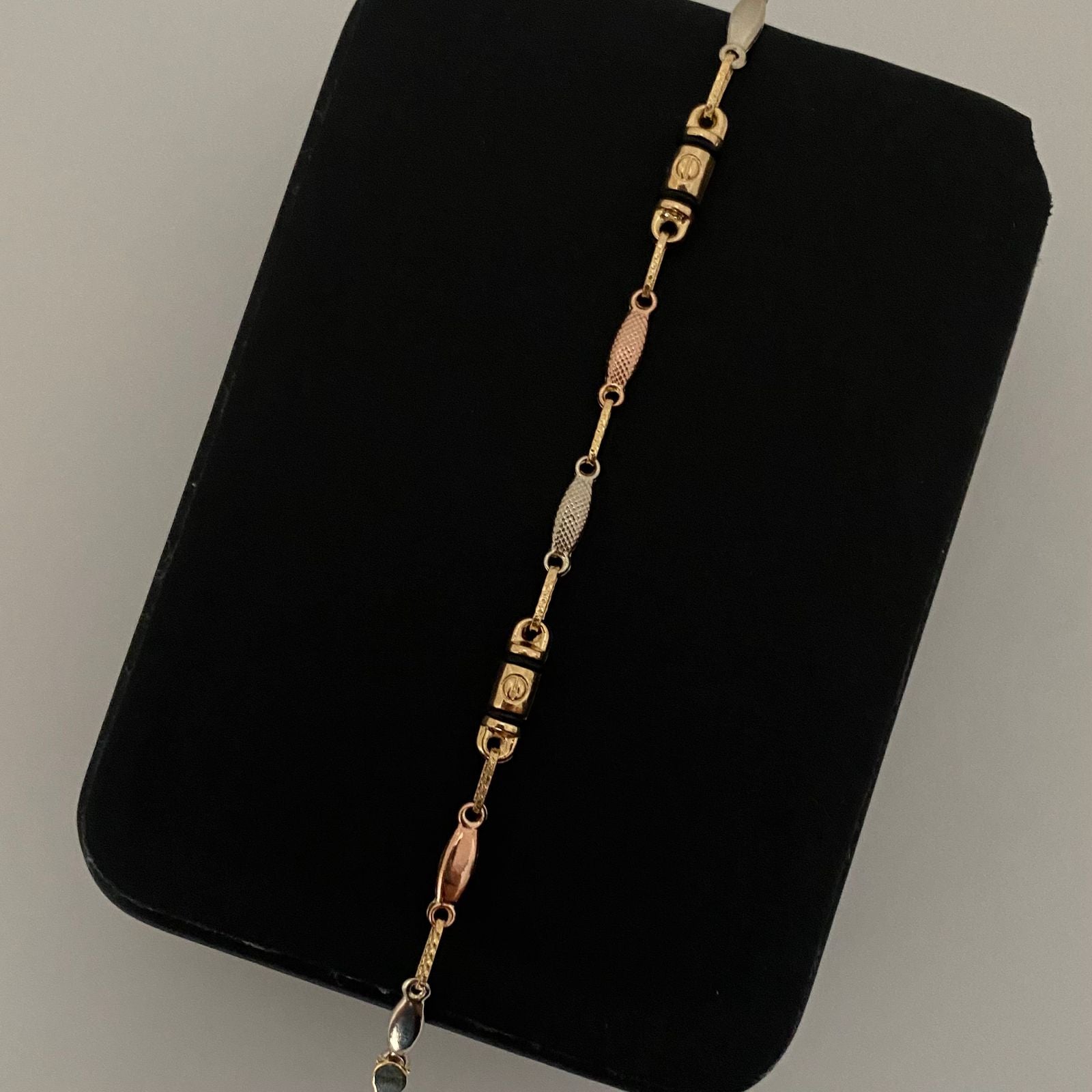 Pulso rustica barril sello Tres oros 18k 3,75 Gr / 4,2 mm / 20 Cm Broche 0,60