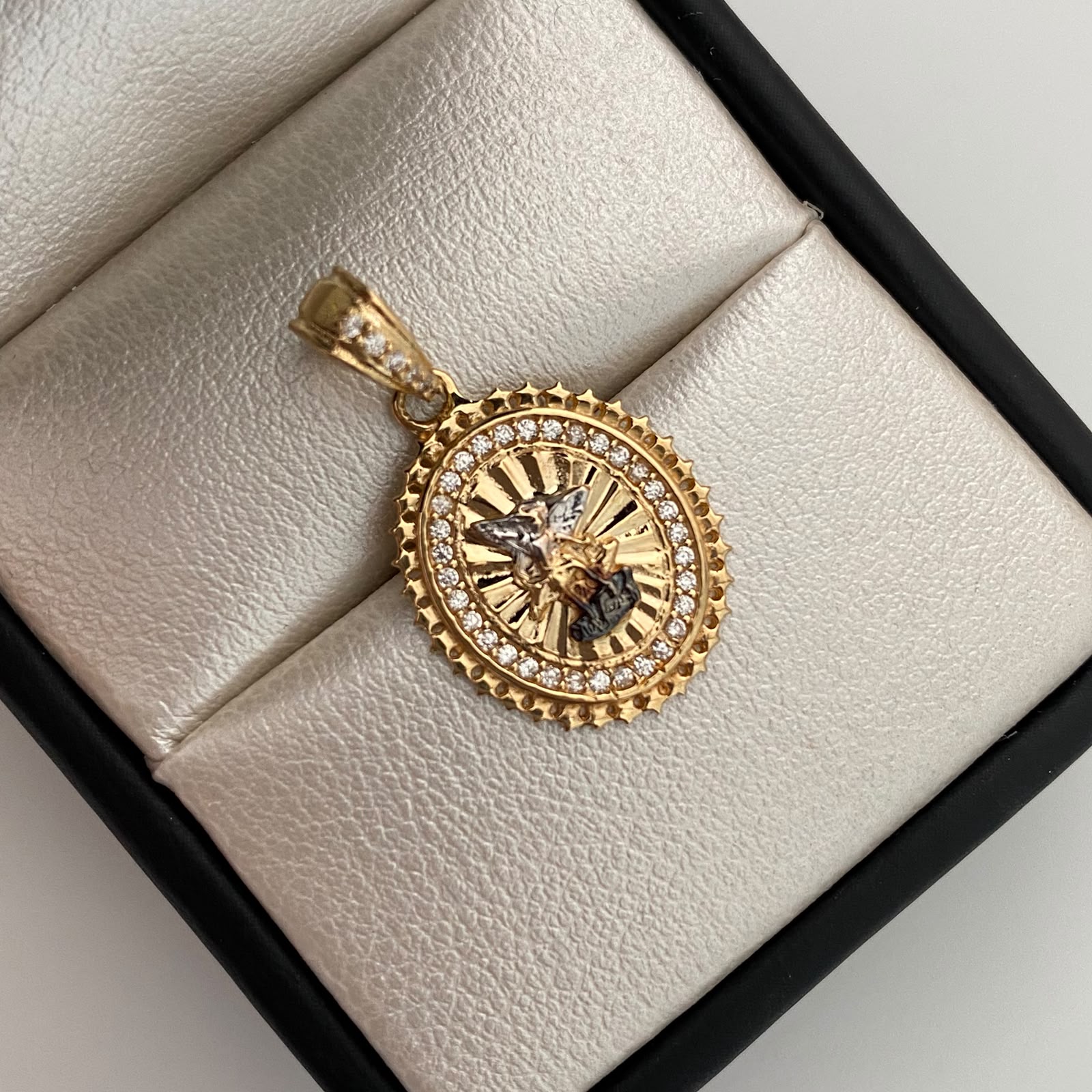 dije redondo casting blanco san miguel arcnagel oro amarillo 18k 2,9 gr / 15,9 mm / 2,6 cm
