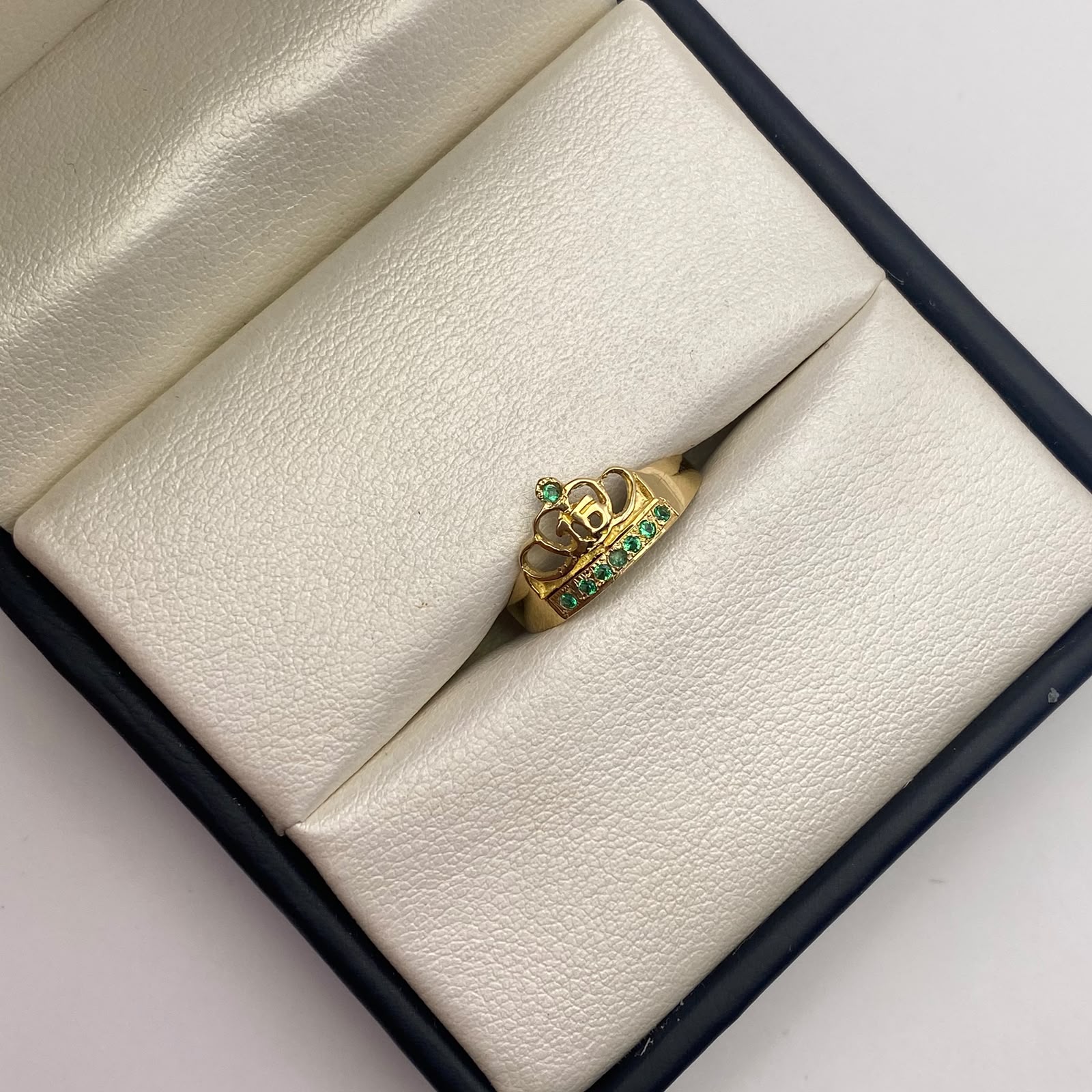 Anillo 15 circones verdes Oro amarillo 18k / Talla 6 / 1,87 Gr / 2,25 mm