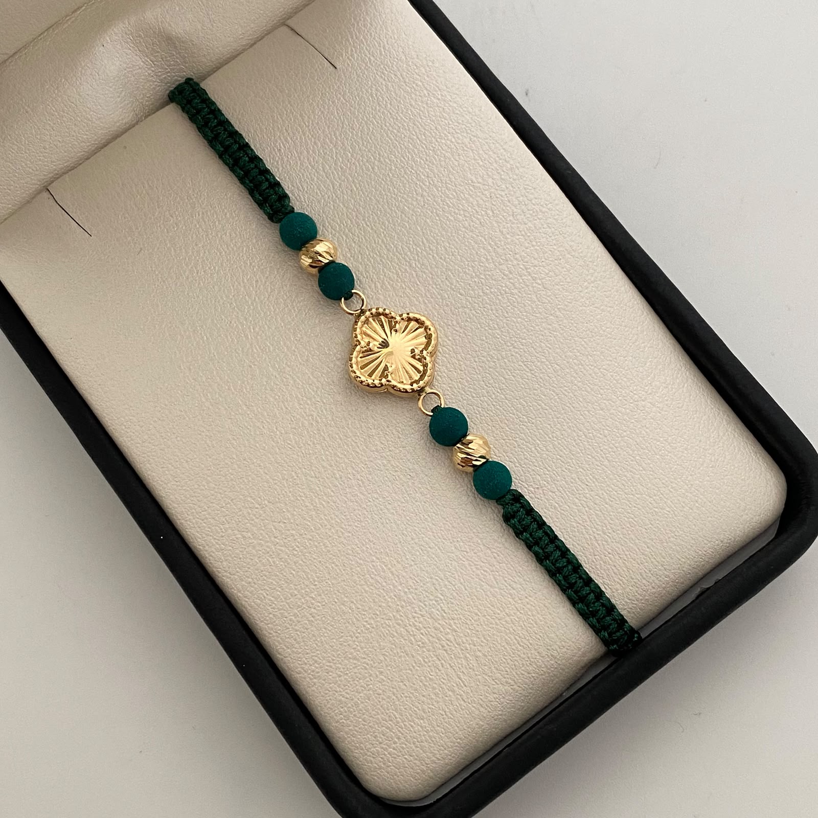 Pulsera tejida Trebol Diamantado bolas diamantadas 5mm verde Oro amarillo 18k 0,95 Gr