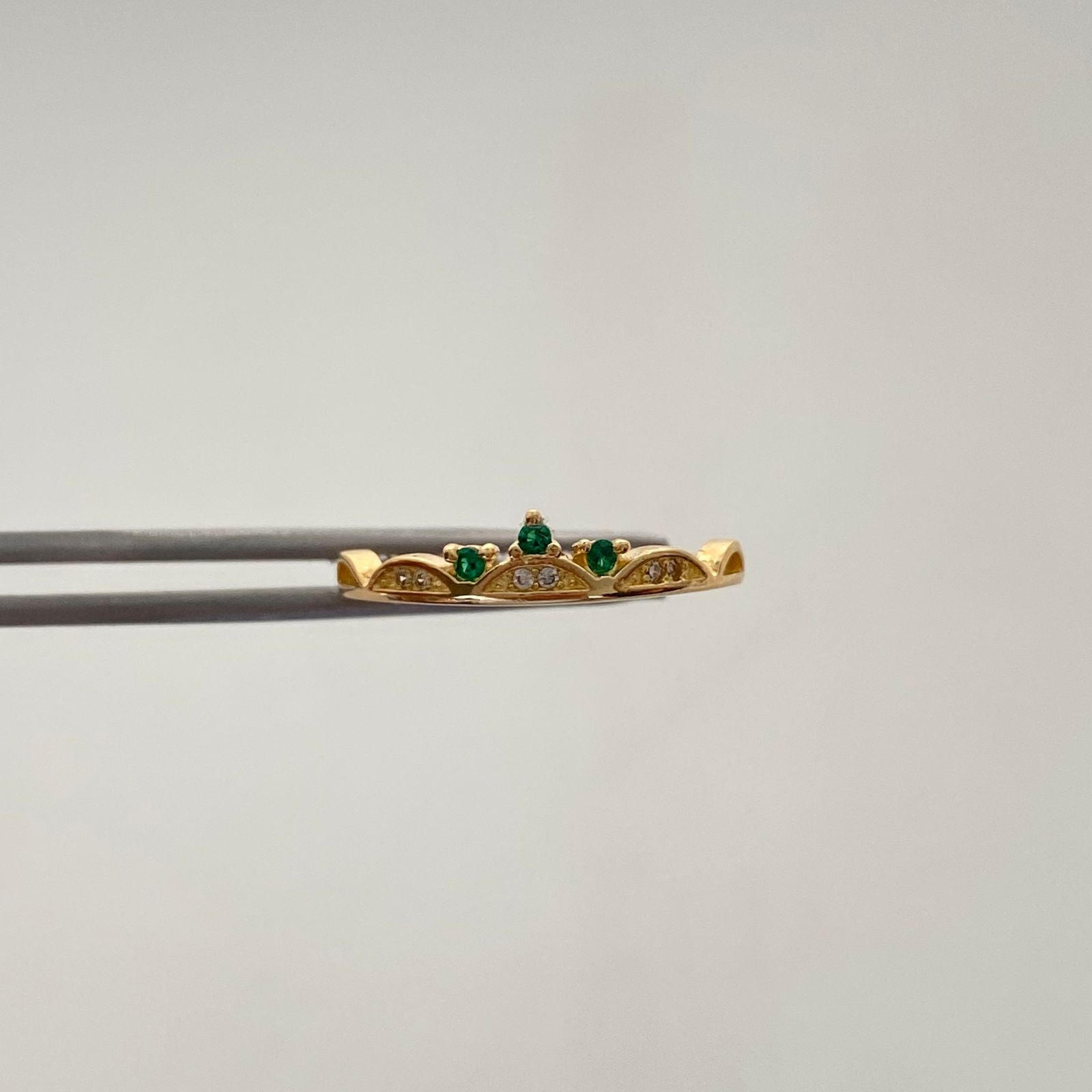 Anillo 15 Tiara Circones verdes Oro amarillo 18k / Talla 8 / 1,8 Gr