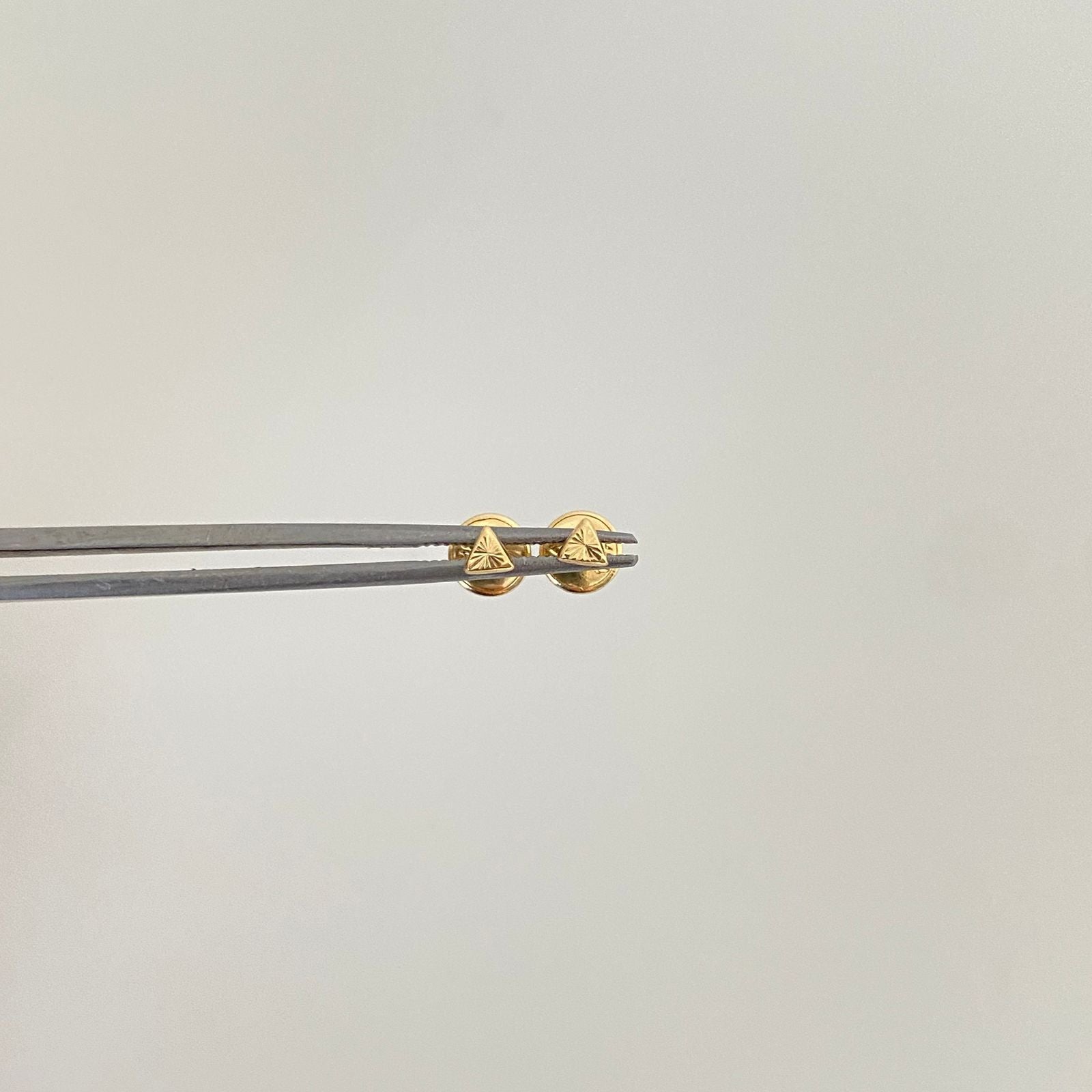 Topos triangulo diamantados Oro amarillo 18k 0,45 Gr / 3,1 mm