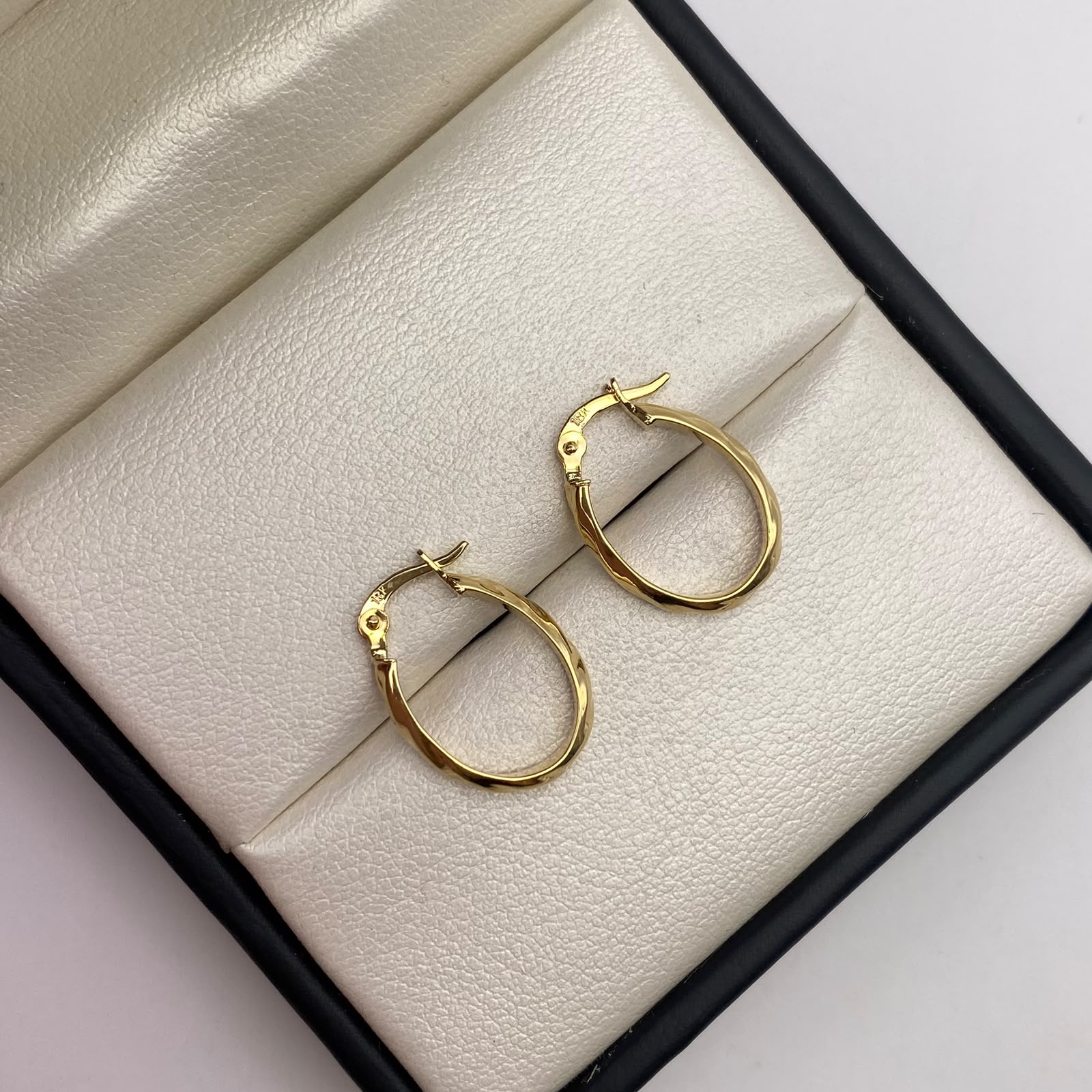 Candonga Ovalada diamantada Oro amarillo 18k 1,15 Gr / 1,8 Cm