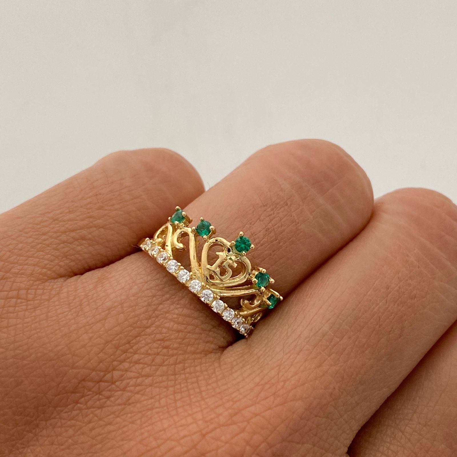 Anillo 15 Corona Circones verdes y blancos Oro amarillo 18k / Talla 6 / 2,6 Gr