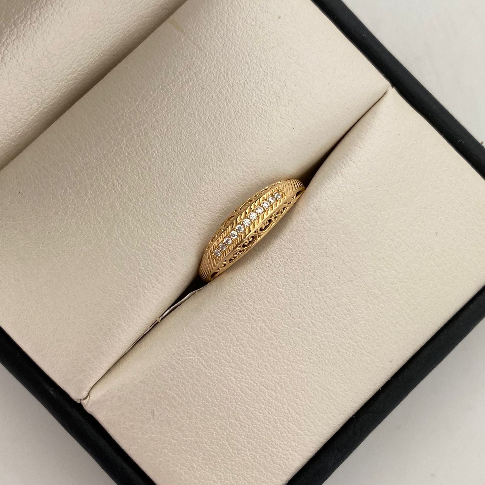 Anillo Argolla Fila Circones Oro amarillo 18k / Talla 7 1/2 / 1,55 Gr / 2,3 mm